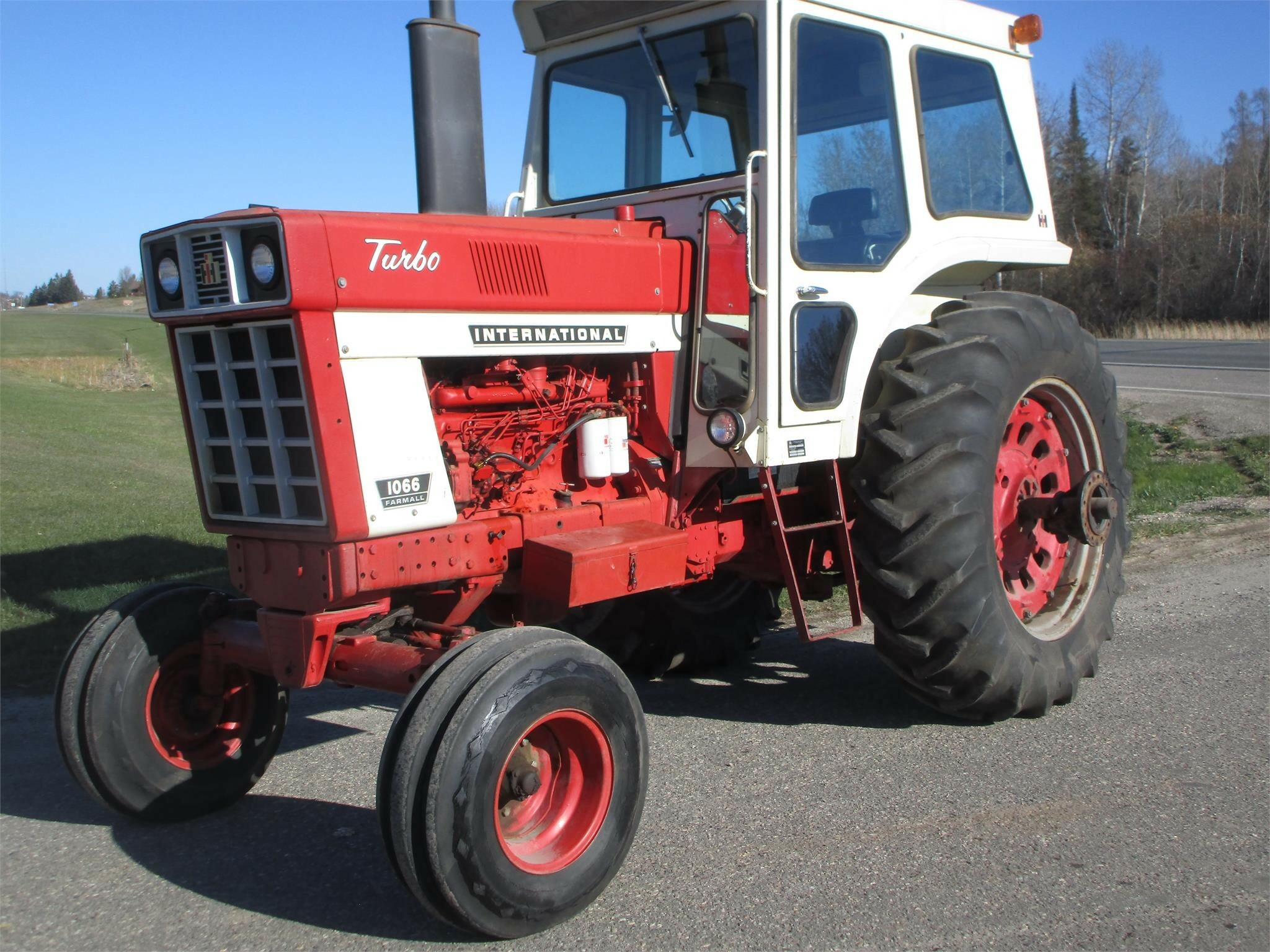 1972 International Harvester 1066 Tractor