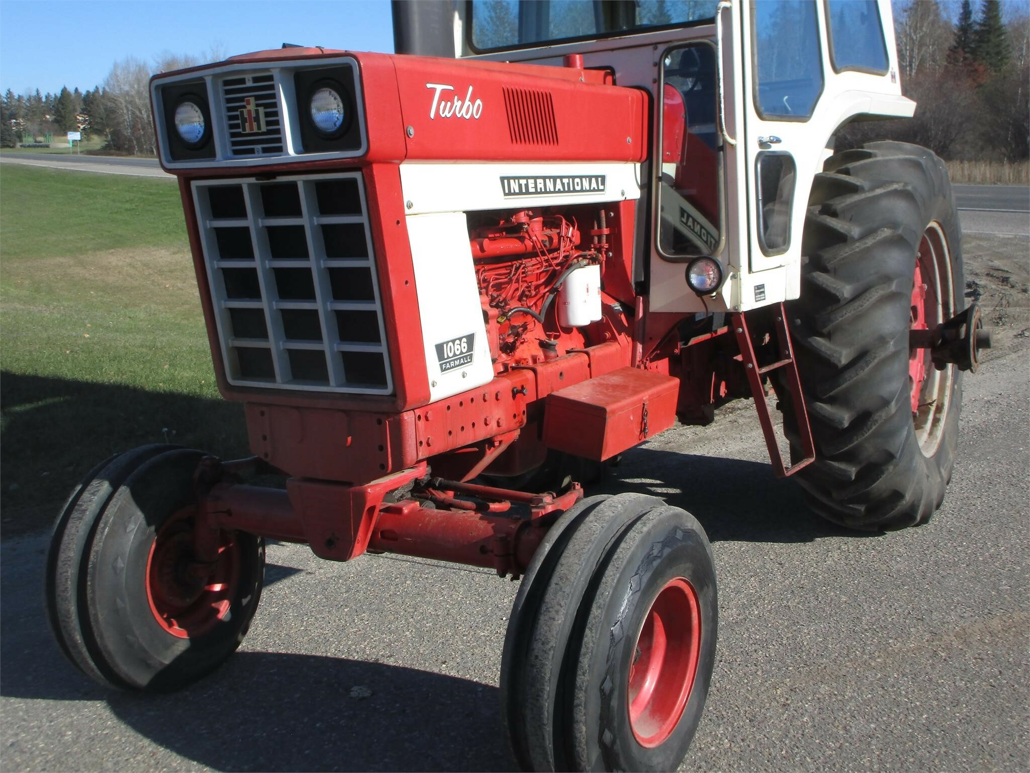 1972 International Harvester 1066 Tractor