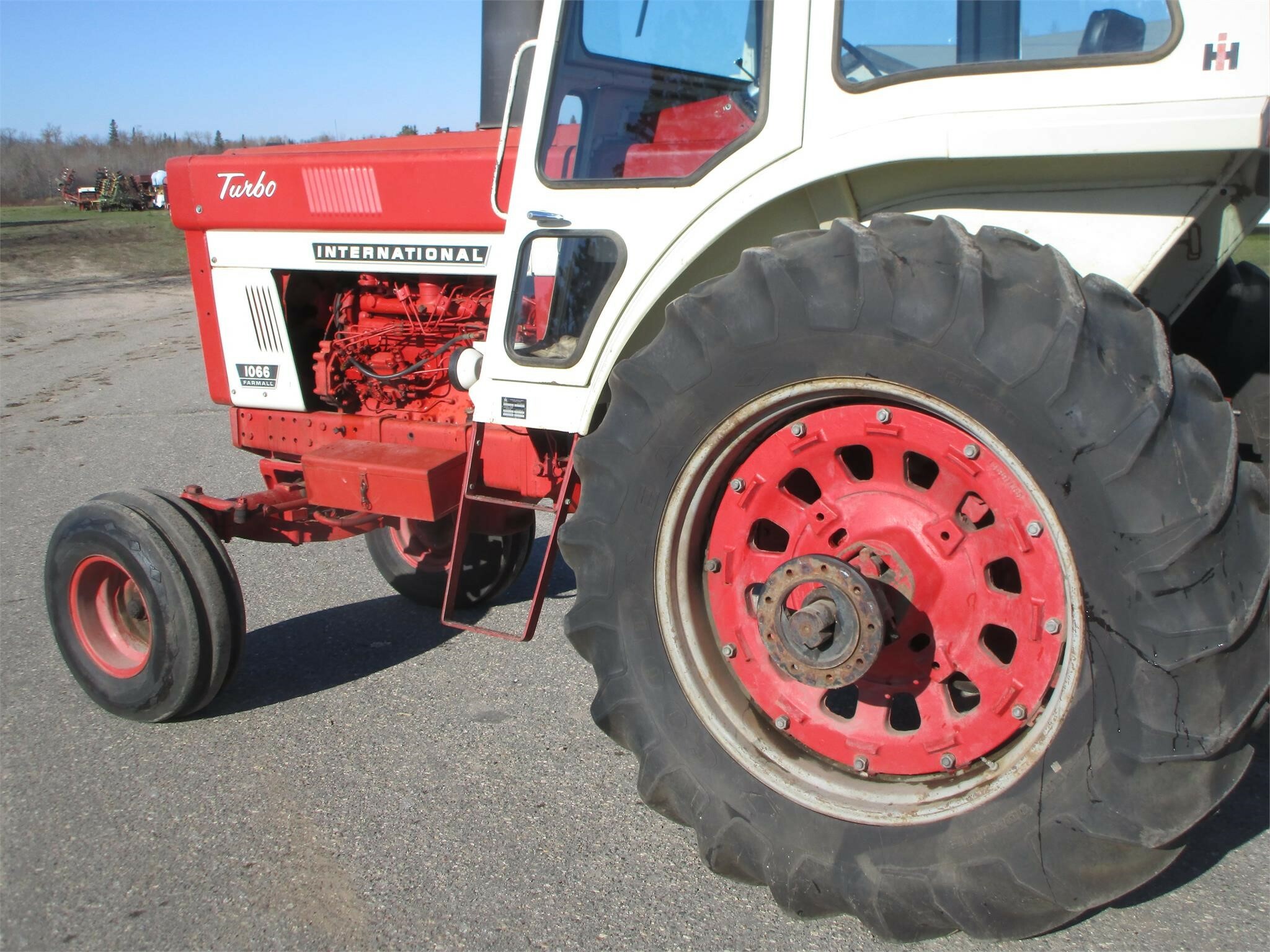 1972 International Harvester 1066 Tractor