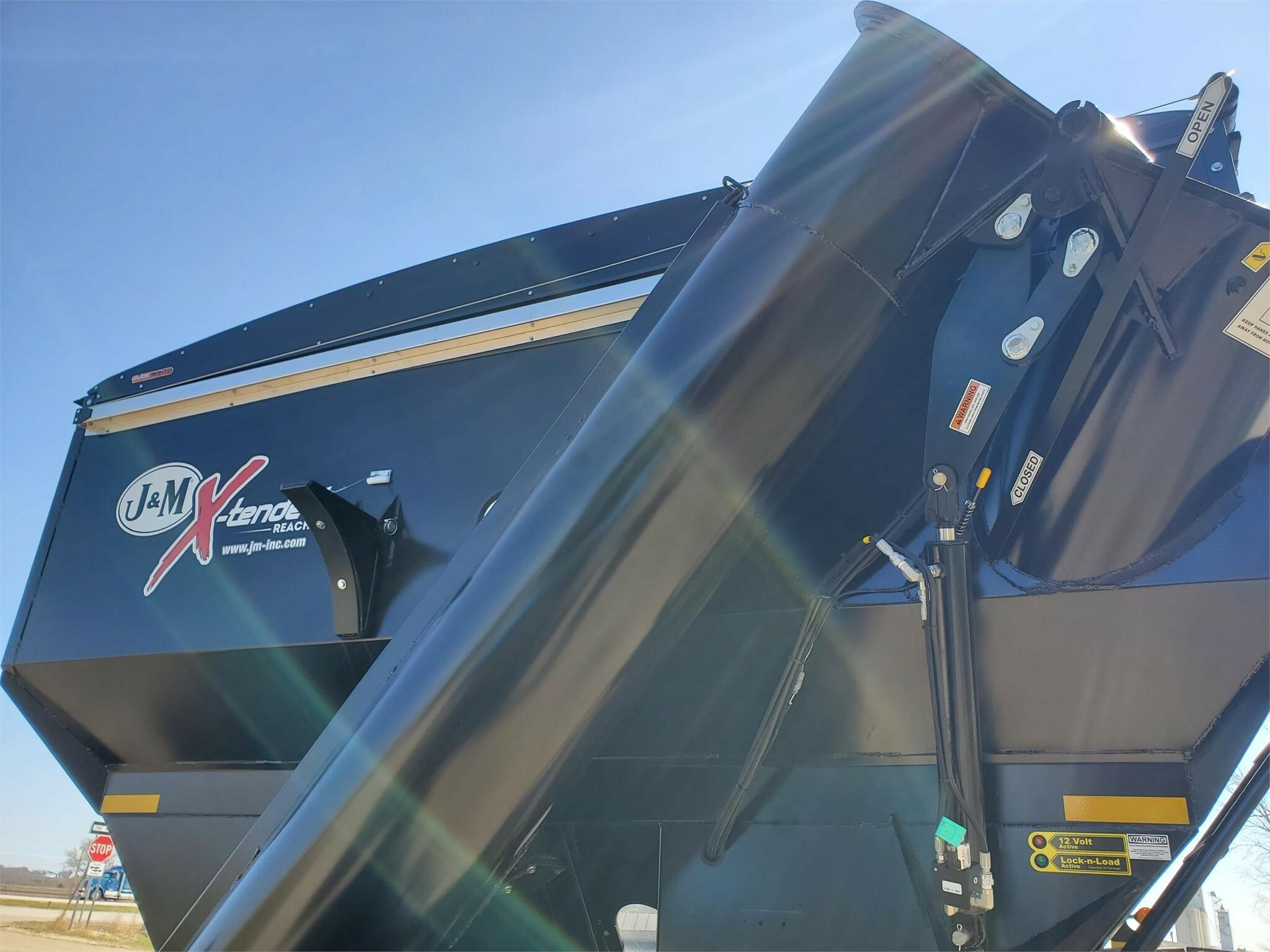 2026 J&M 812-18 Grain Cart