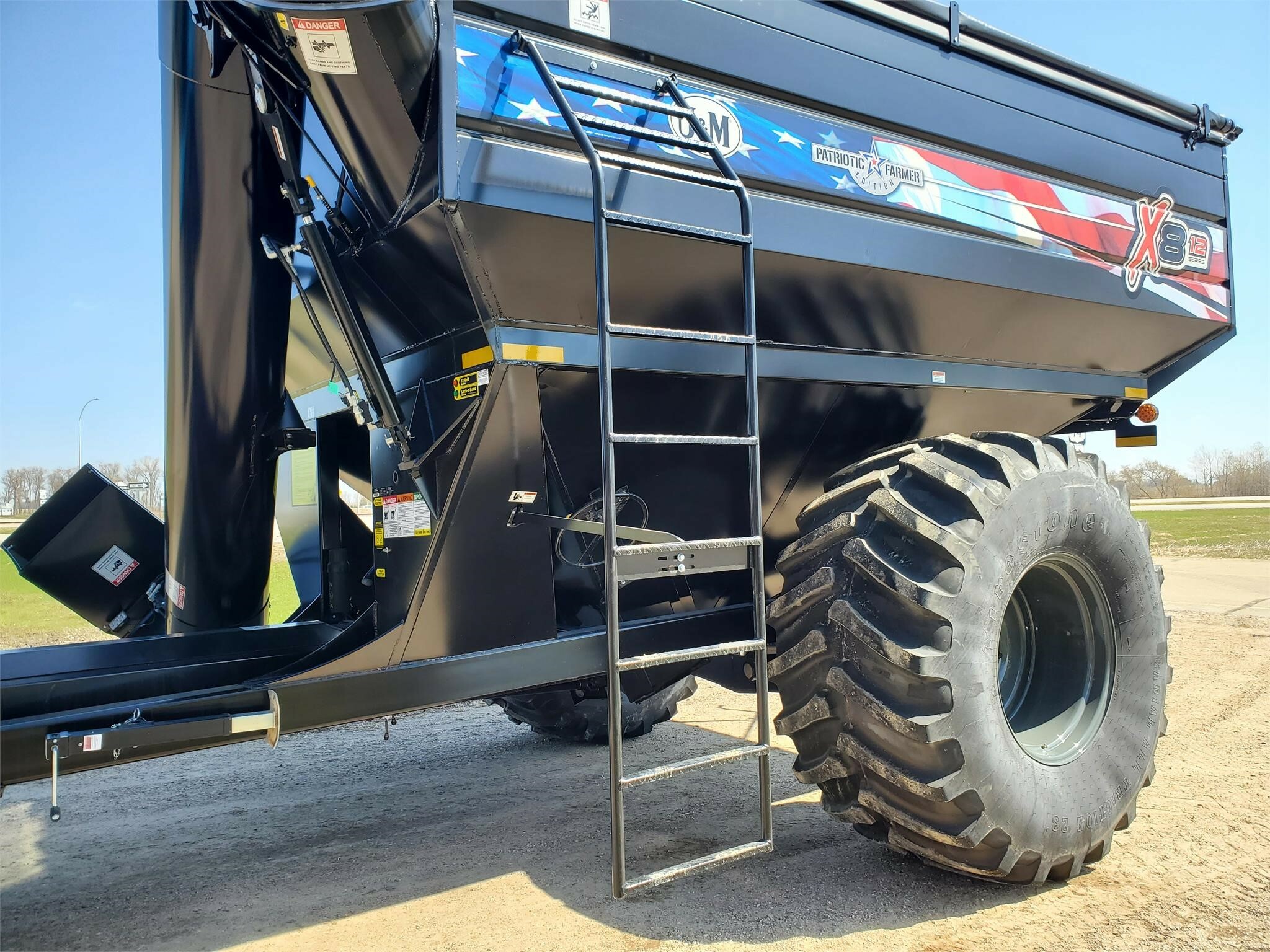 2026 J&M 812-18 Grain Cart
