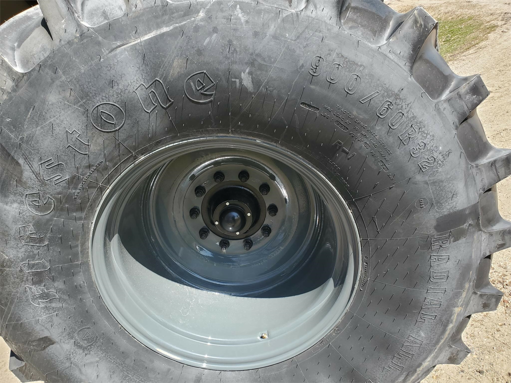 2026 J&M 812-18 Grain Cart