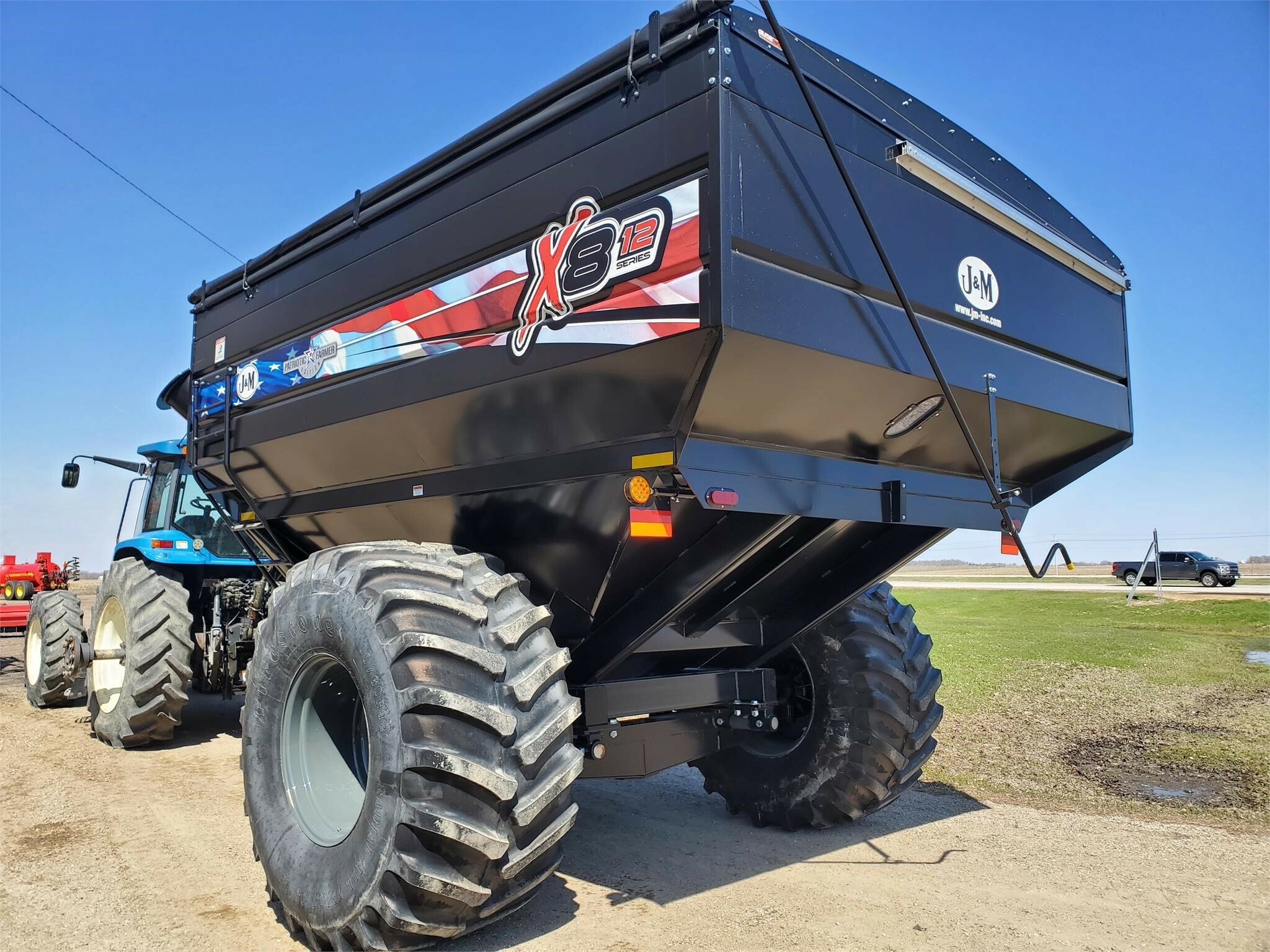2026 J&M 812-18 Grain Cart