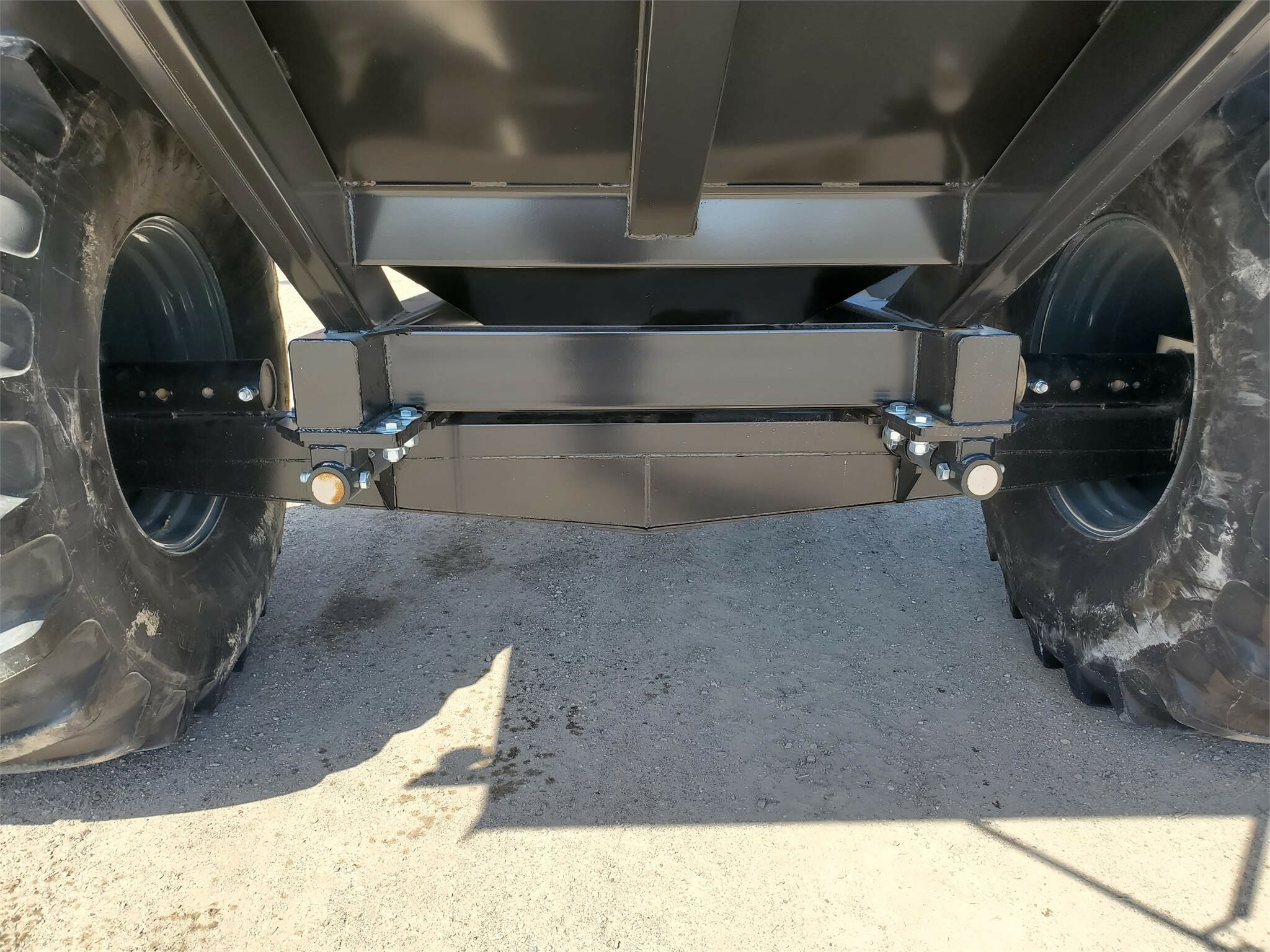 2026 J&M 812-18 Grain Cart