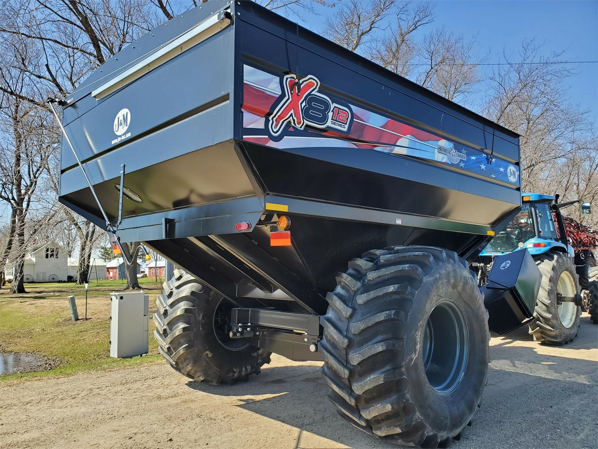 2026 J&M 812-18 Grain Cart