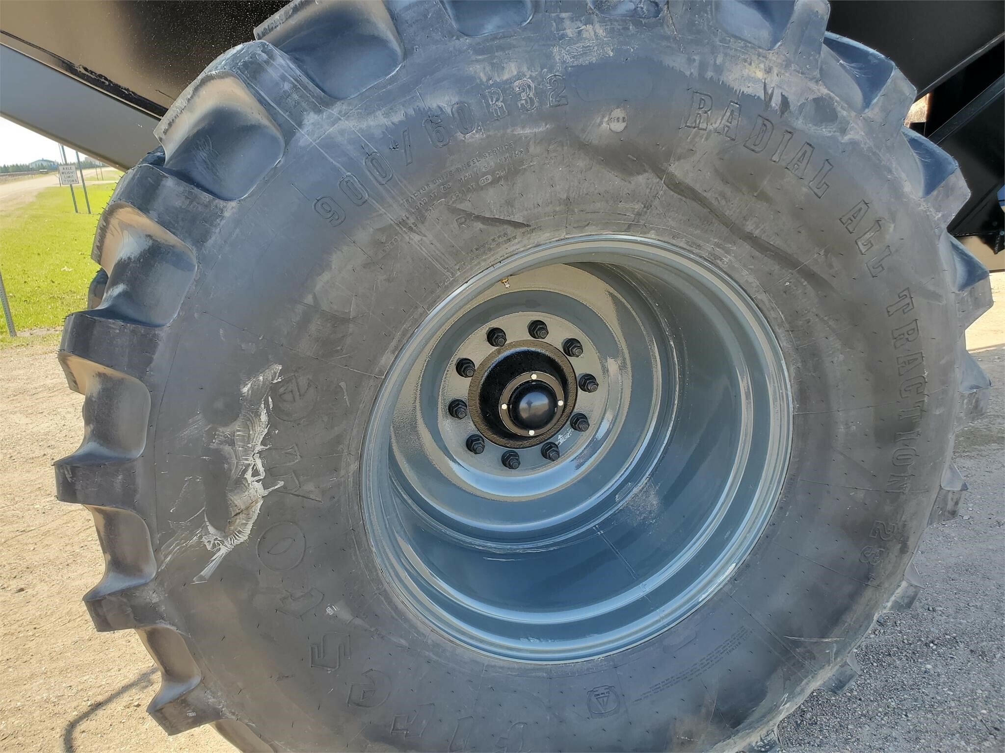 2026 J&M 812-18 Grain Cart