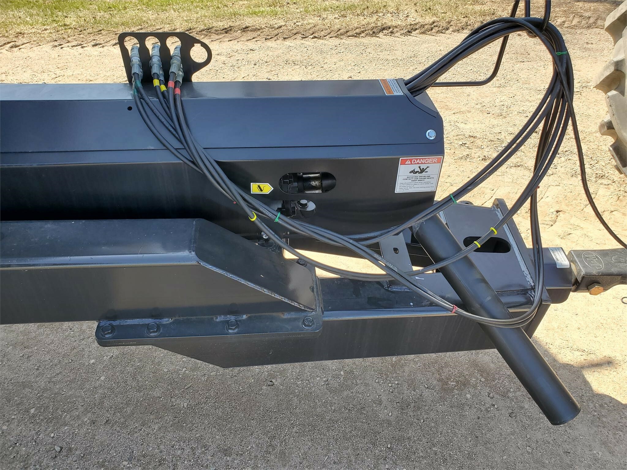 2026 J&M 812-18 Grain Cart