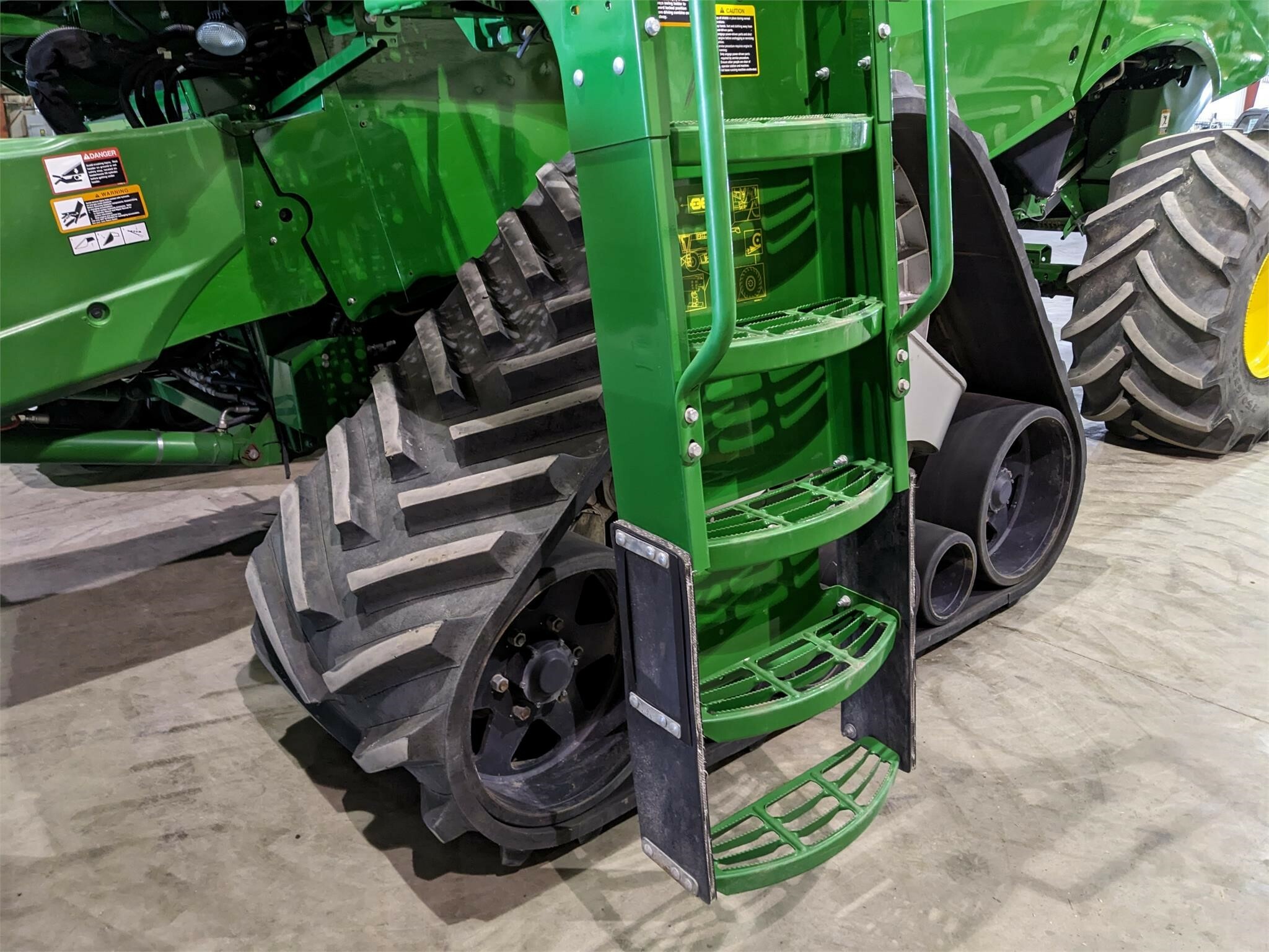 2016 John Deere S680 Combine