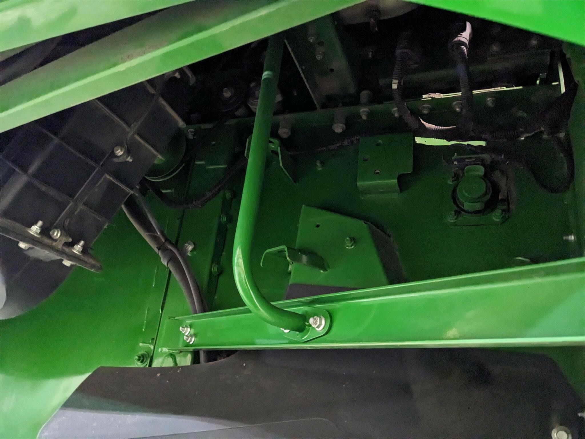 2016 John Deere S680 Combine