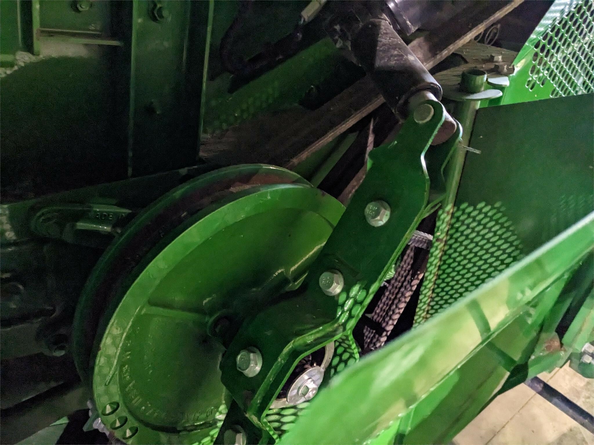 2016 John Deere S680 Combine