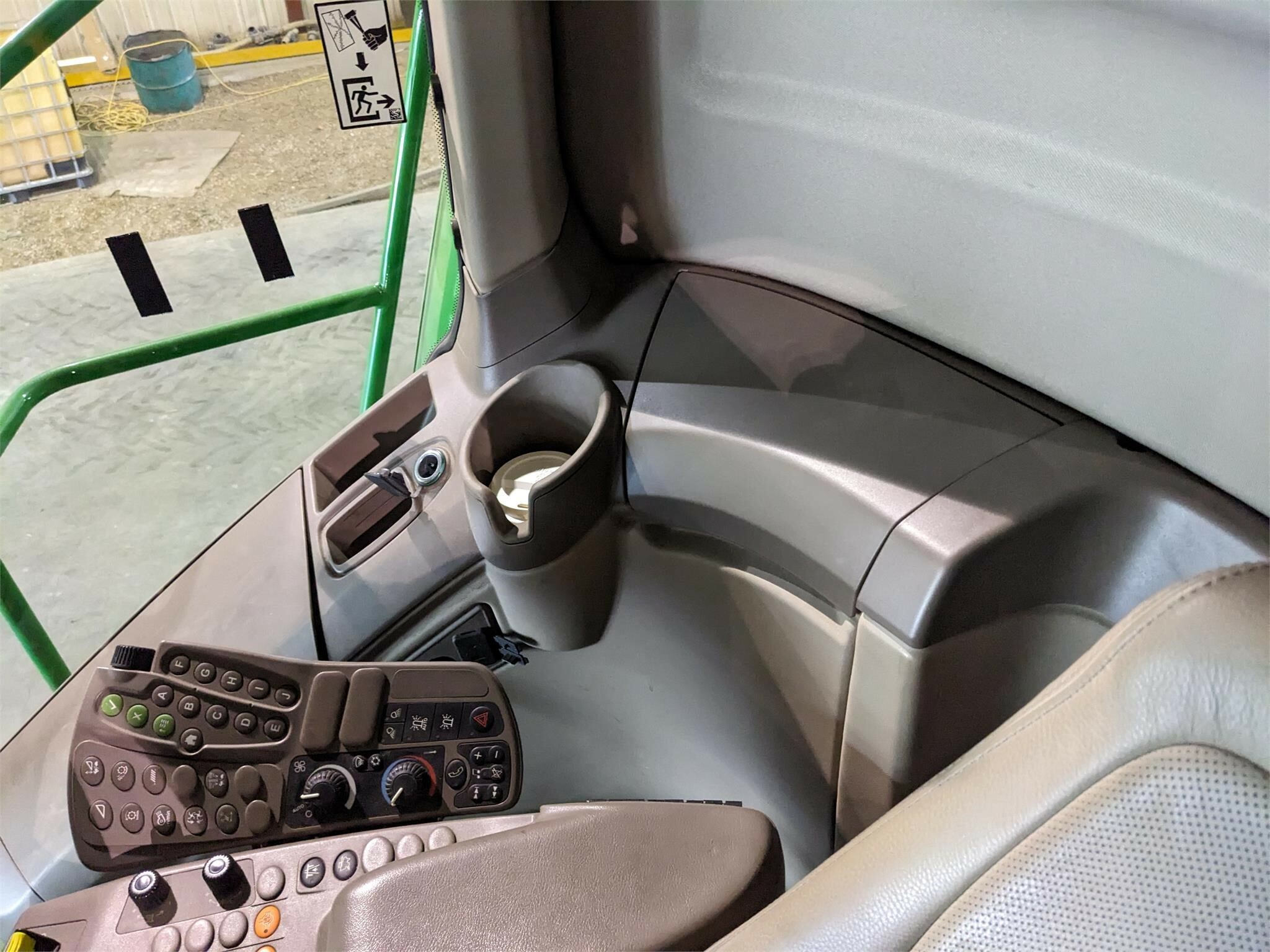 2016 John Deere S680 Combine