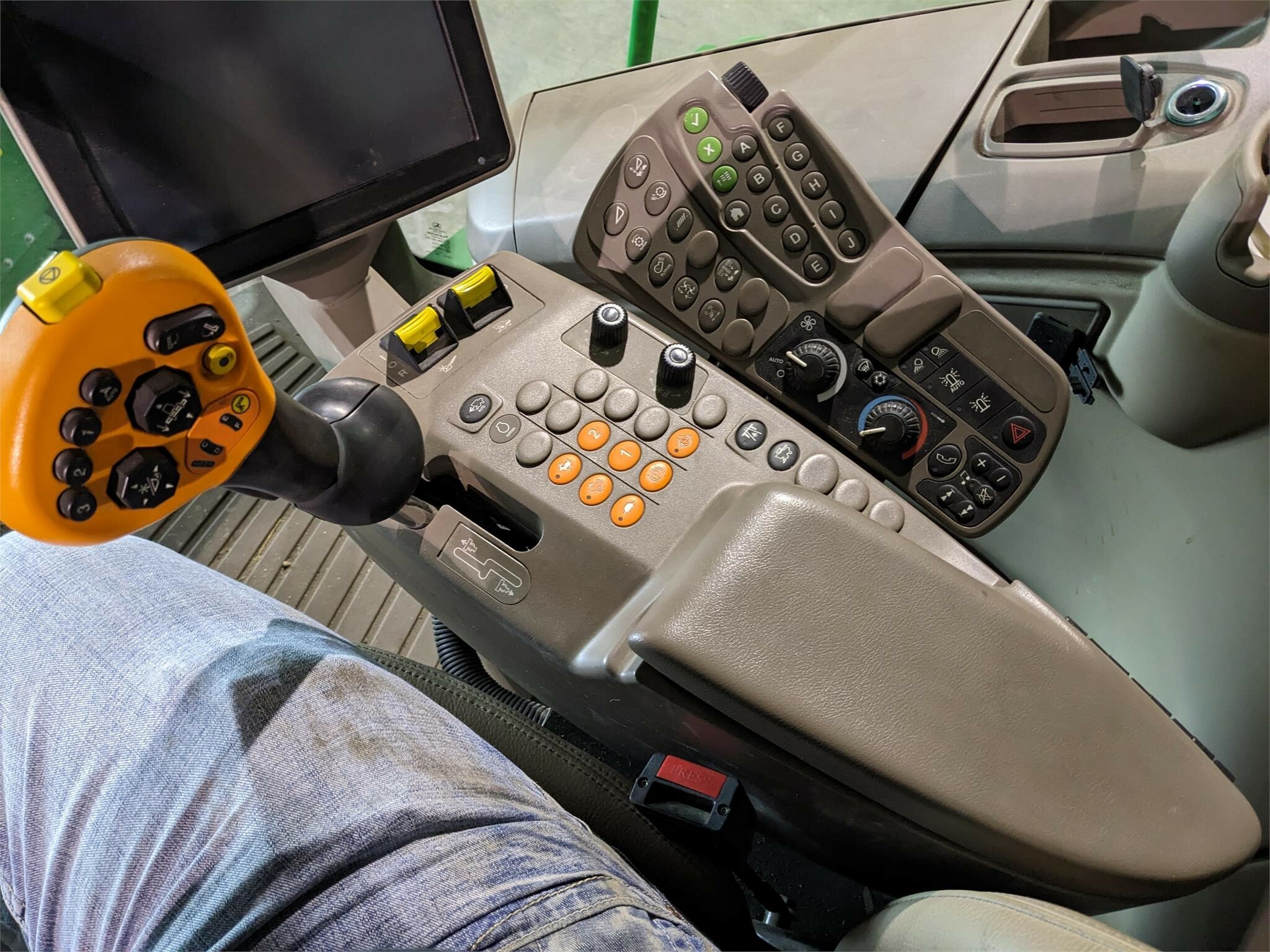 2016 John Deere S680 Combine