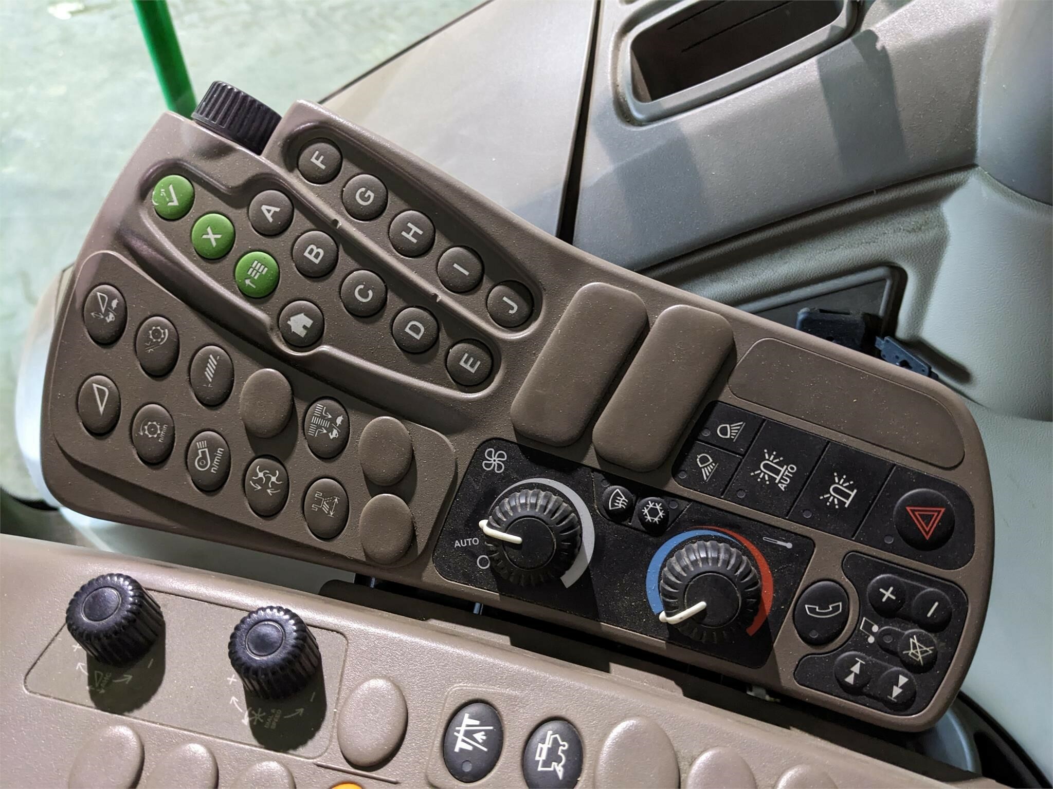 2016 John Deere S680 Combine