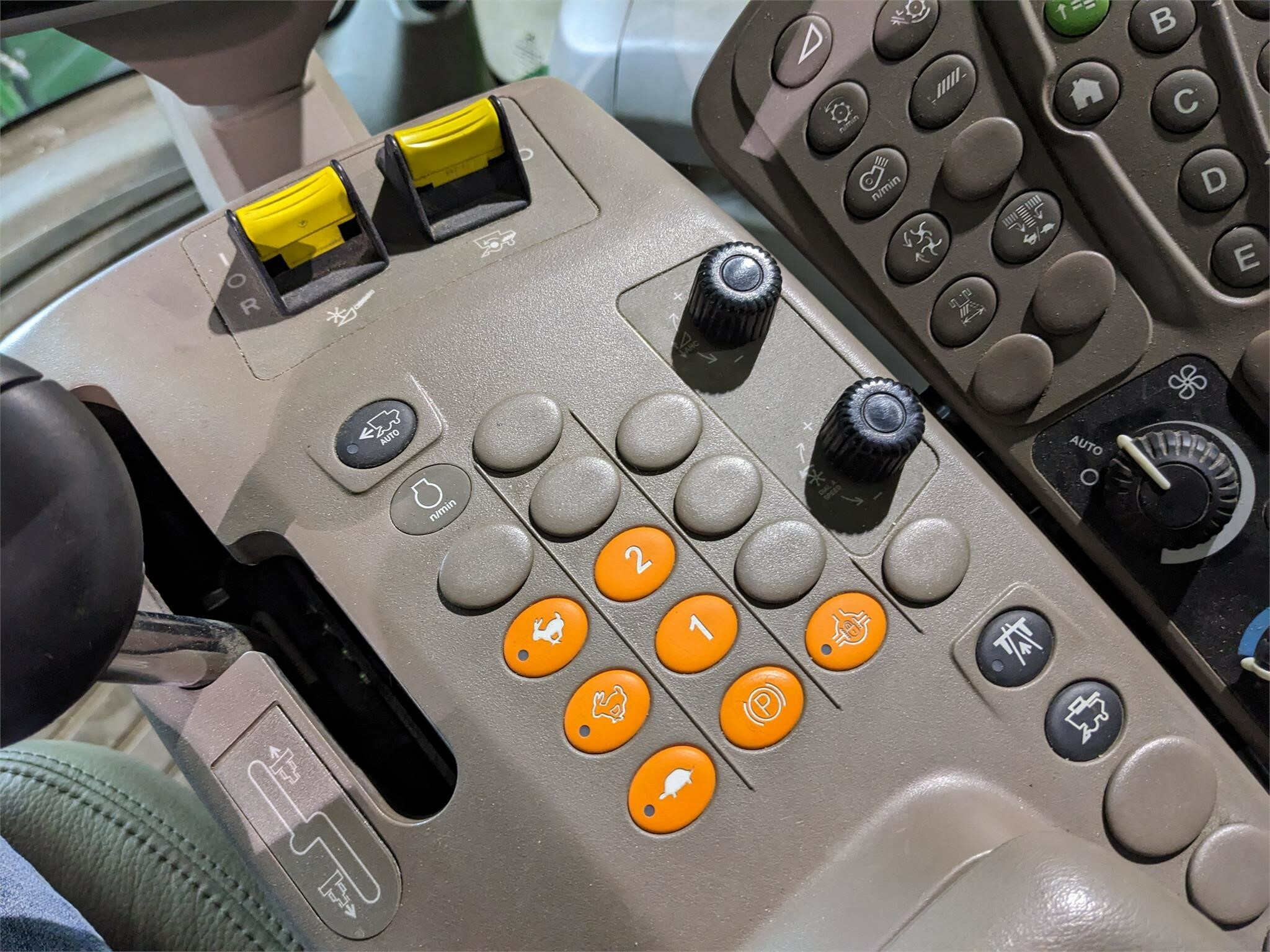 2016 John Deere S680 Combine