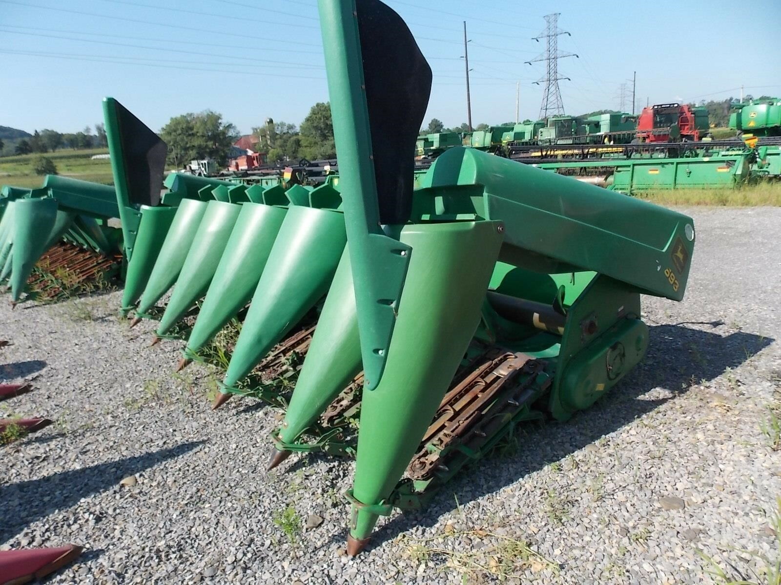 2000 John Deere 693 Corn Head 17,900 Machinery Pete
