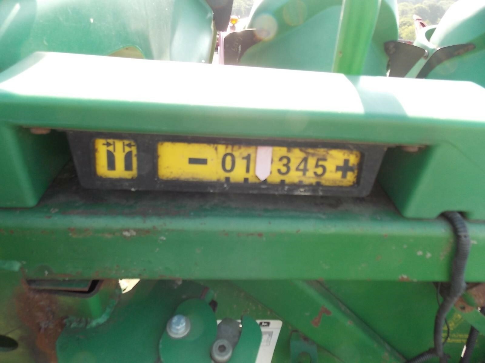 2000 John Deere 693 Corn Head 17,900 Machinery Pete