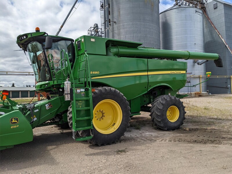 Moore Auctions LLC Edinburg Edinburg, ND Machinery Pete
