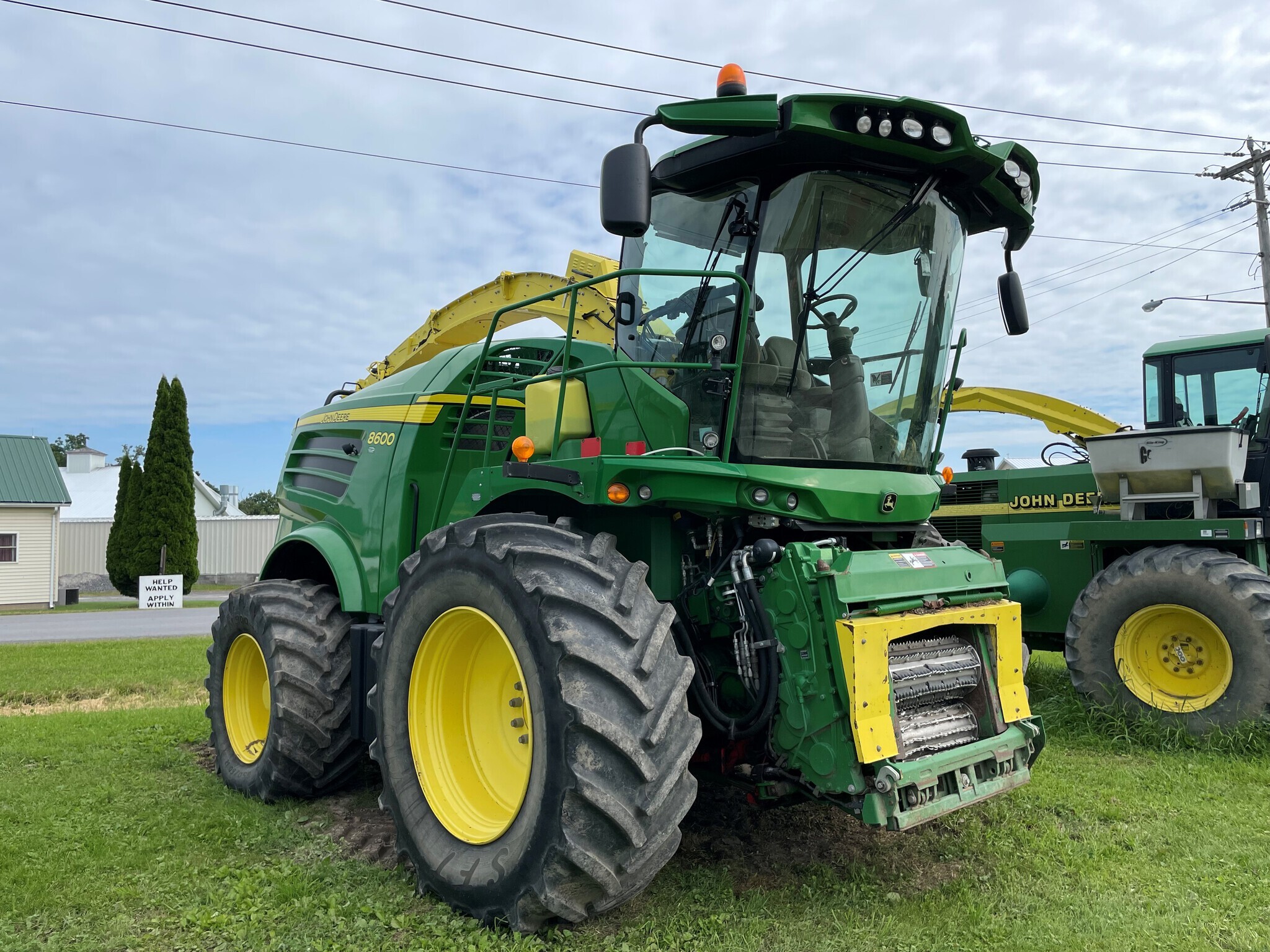2016 John Deere 8600 Self-Propelled Forage Harvester