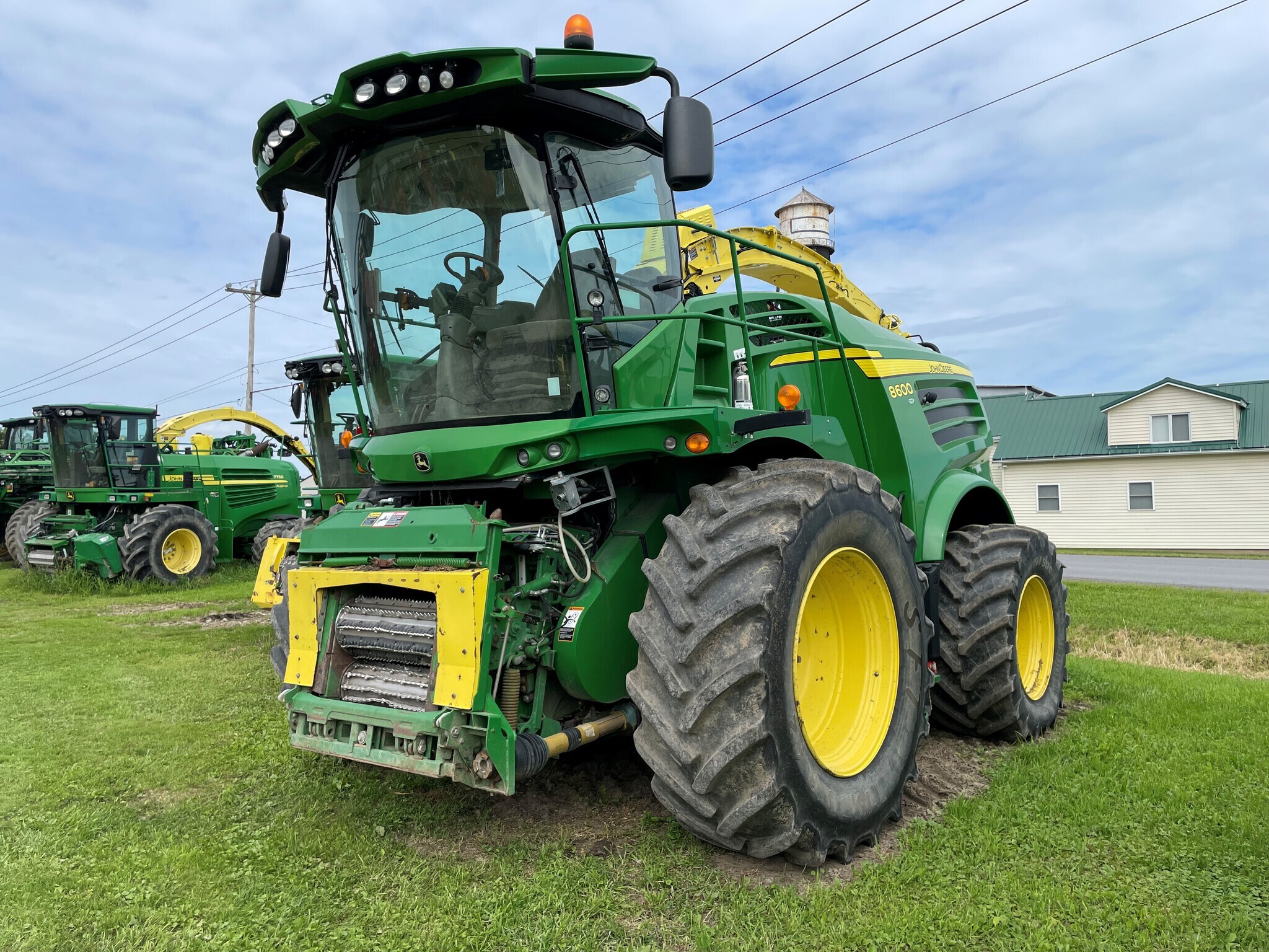 2016 John Deere 8600 Self-Propelled Forage Harvester