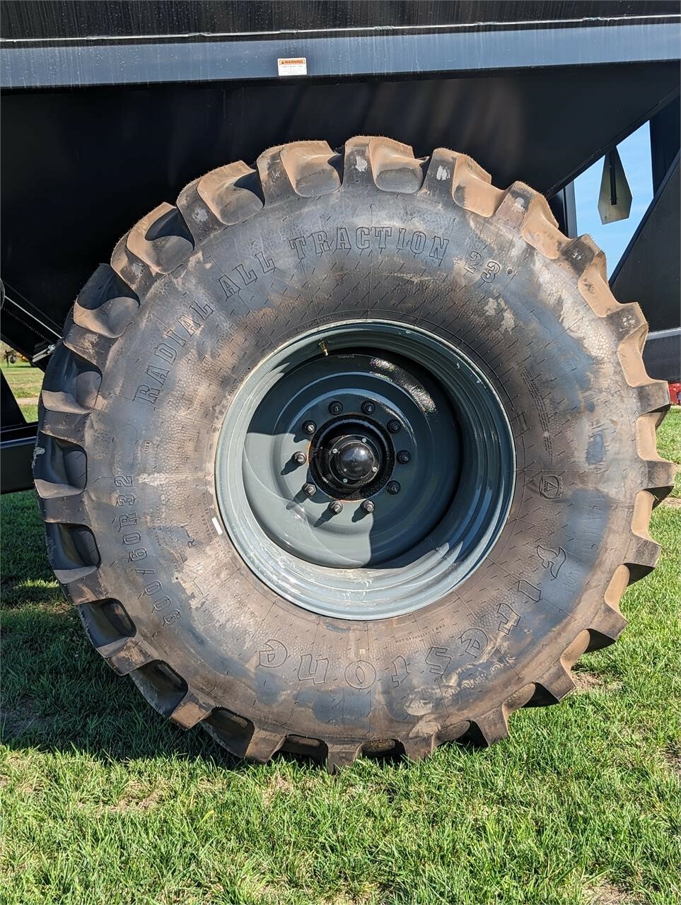 2023 J&M 750-18 Grain Cart