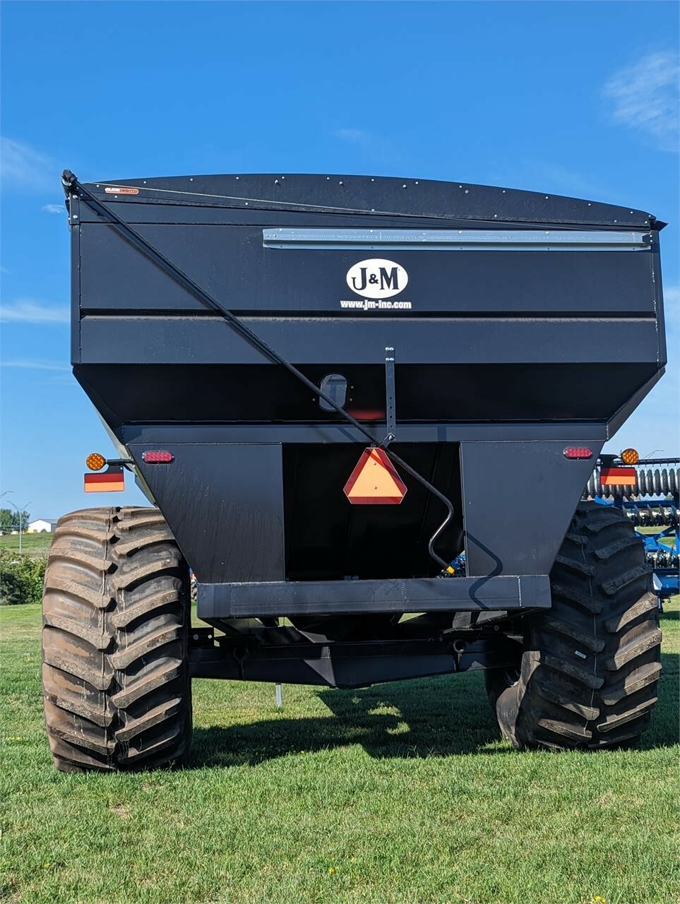 2023 J&M 750-18 Grain Cart