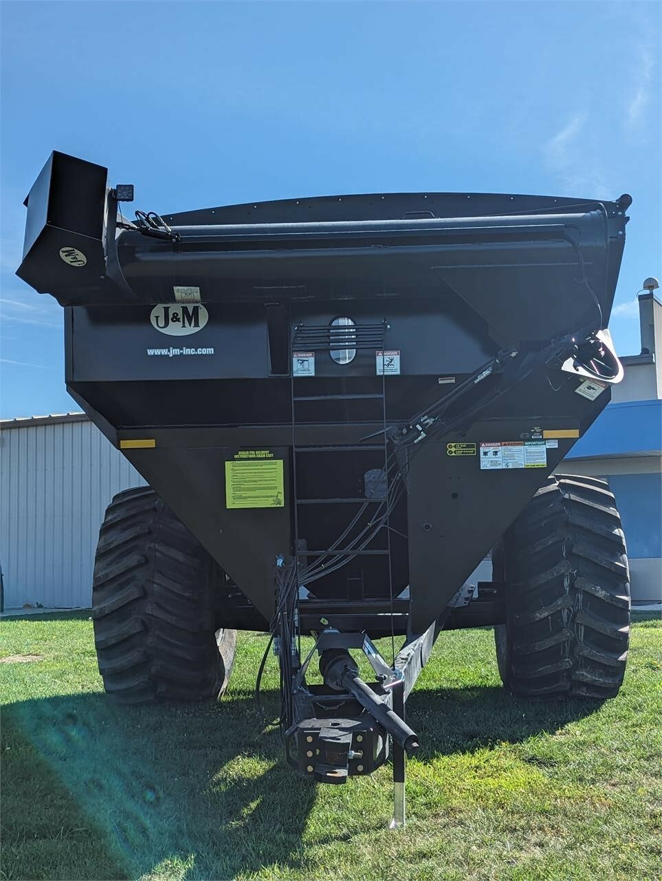2023 J&M 750-18 Grain Cart