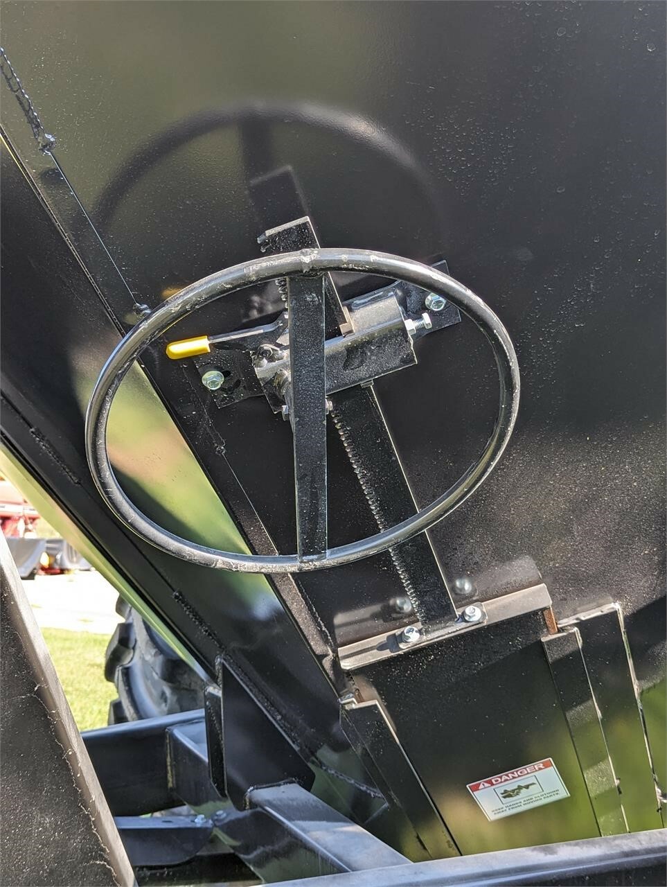 2023 J&M 750-18 Grain Cart