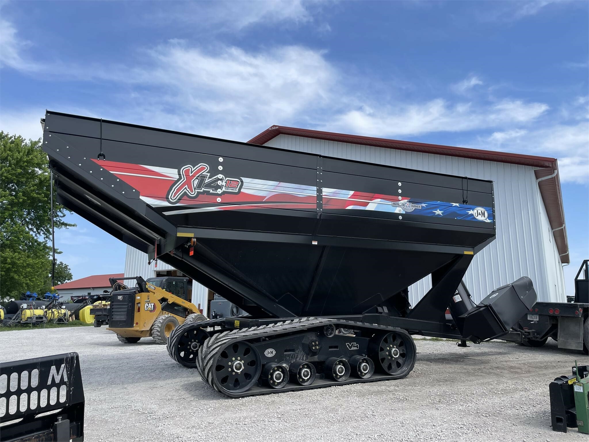 2022 J&M 1412-20T Grain Cart