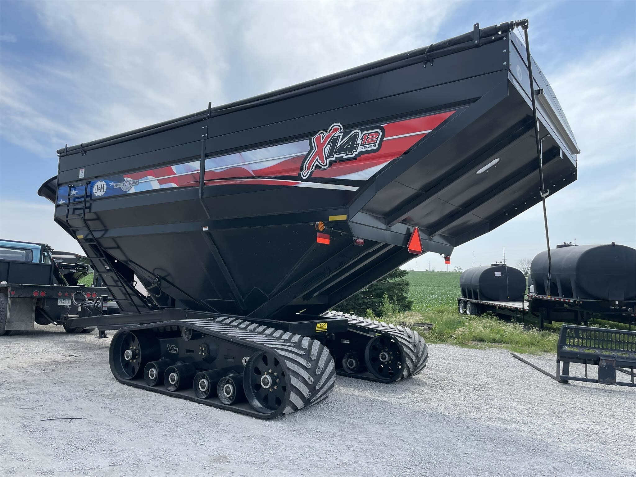 2022 J&M 1412-20T Grain Cart