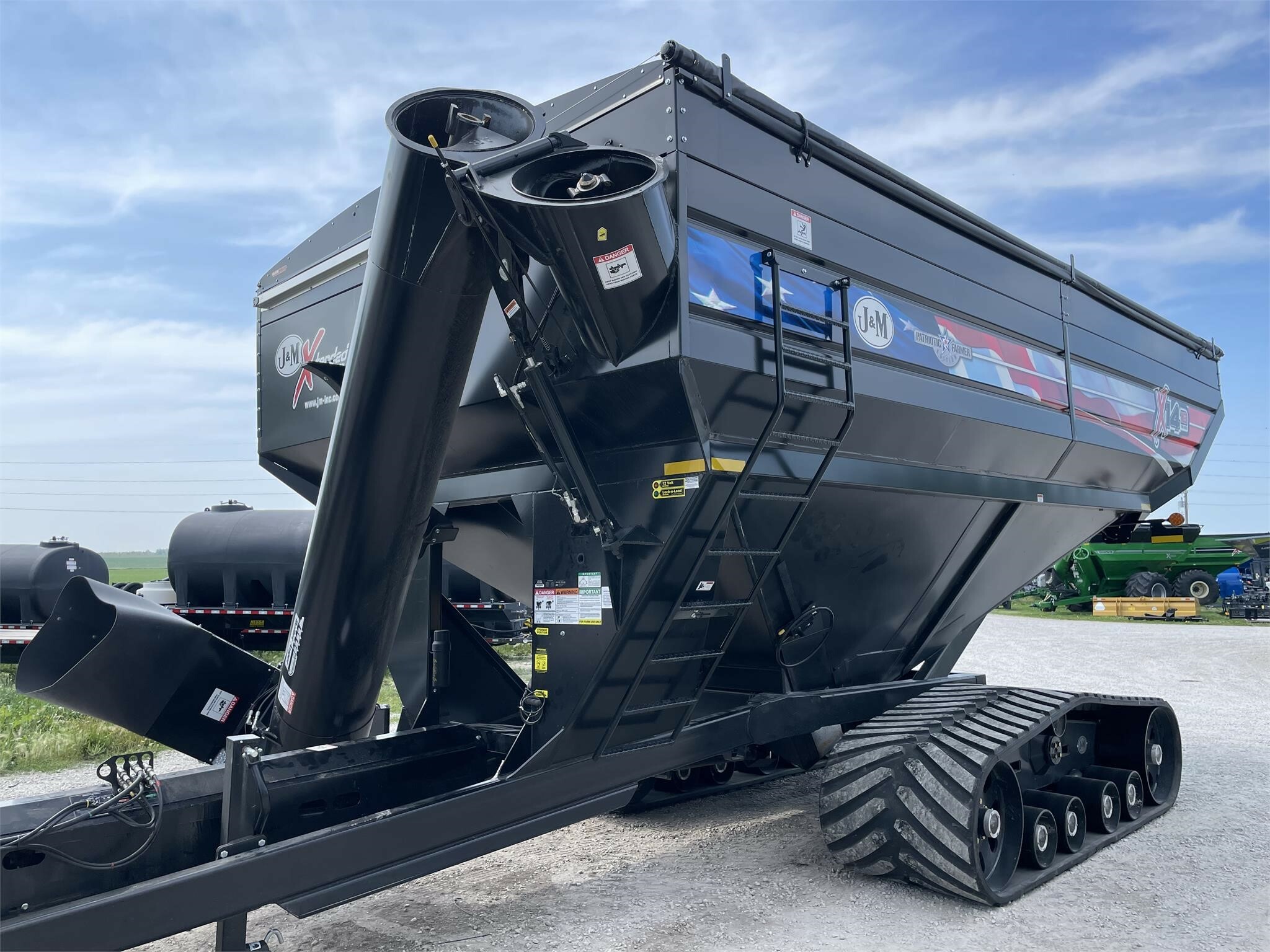 2022 J&M 1412-20T Grain Cart
