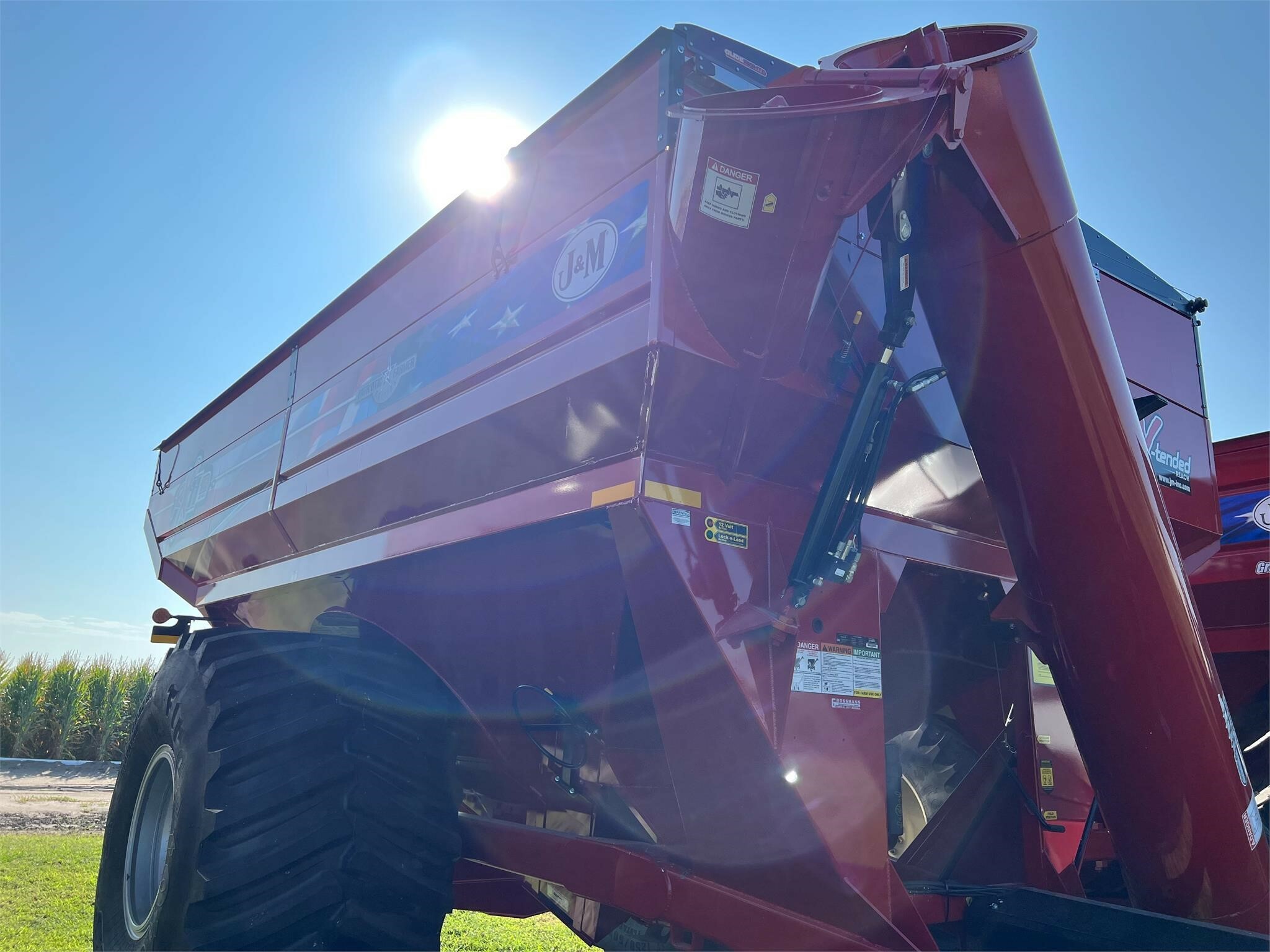 2023 J&M 1112 Grain Cart