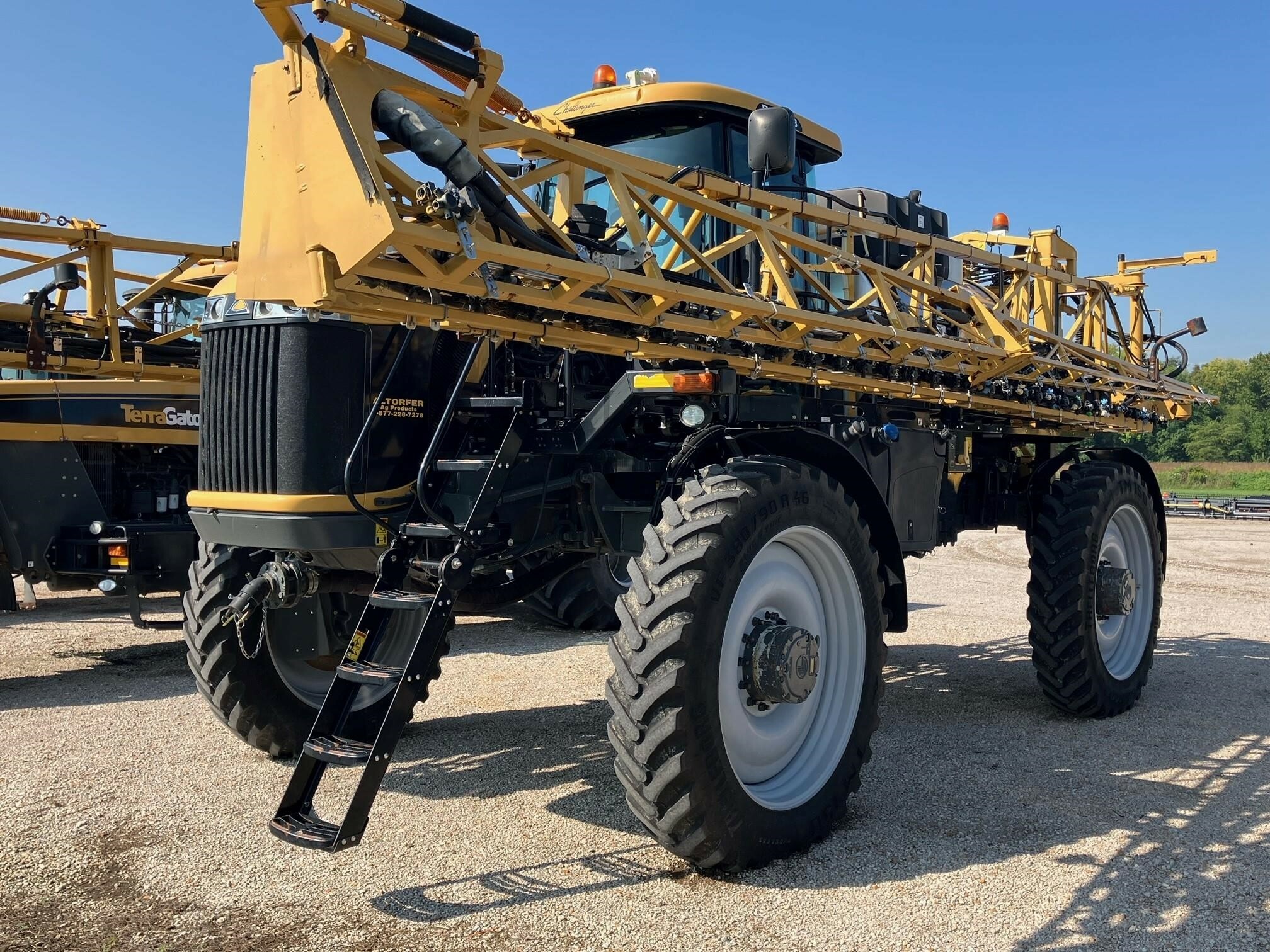 2015 AgChem RoGator 1100B SelfPropelled Sprayer 99,000 Machinery Pete