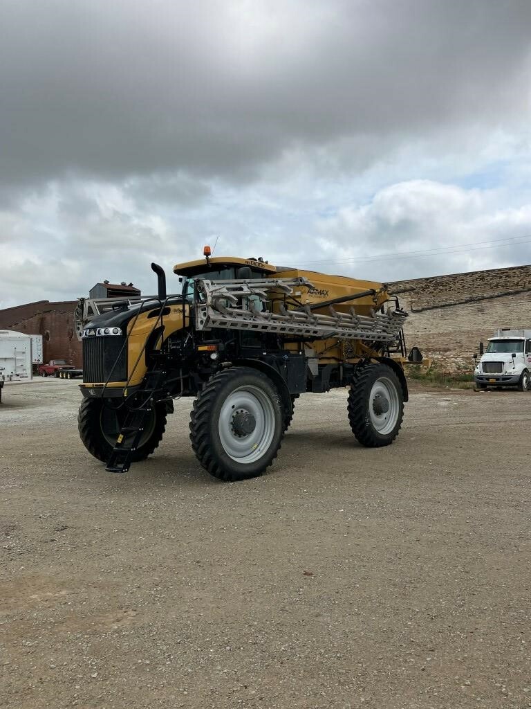2020 ROGATOR RG1300C Self-Propelled Sprayer