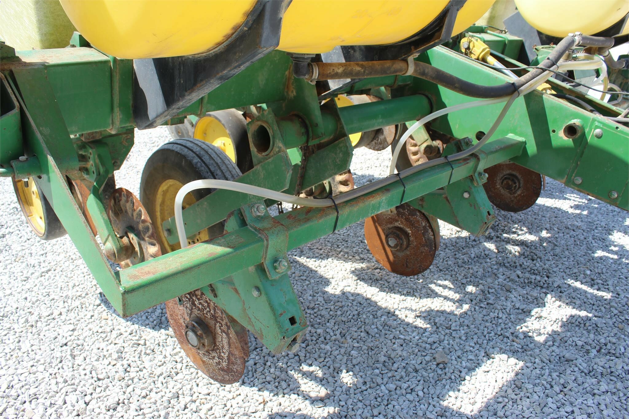 John Deere 7000 Planter 5,450 Machinery Pete