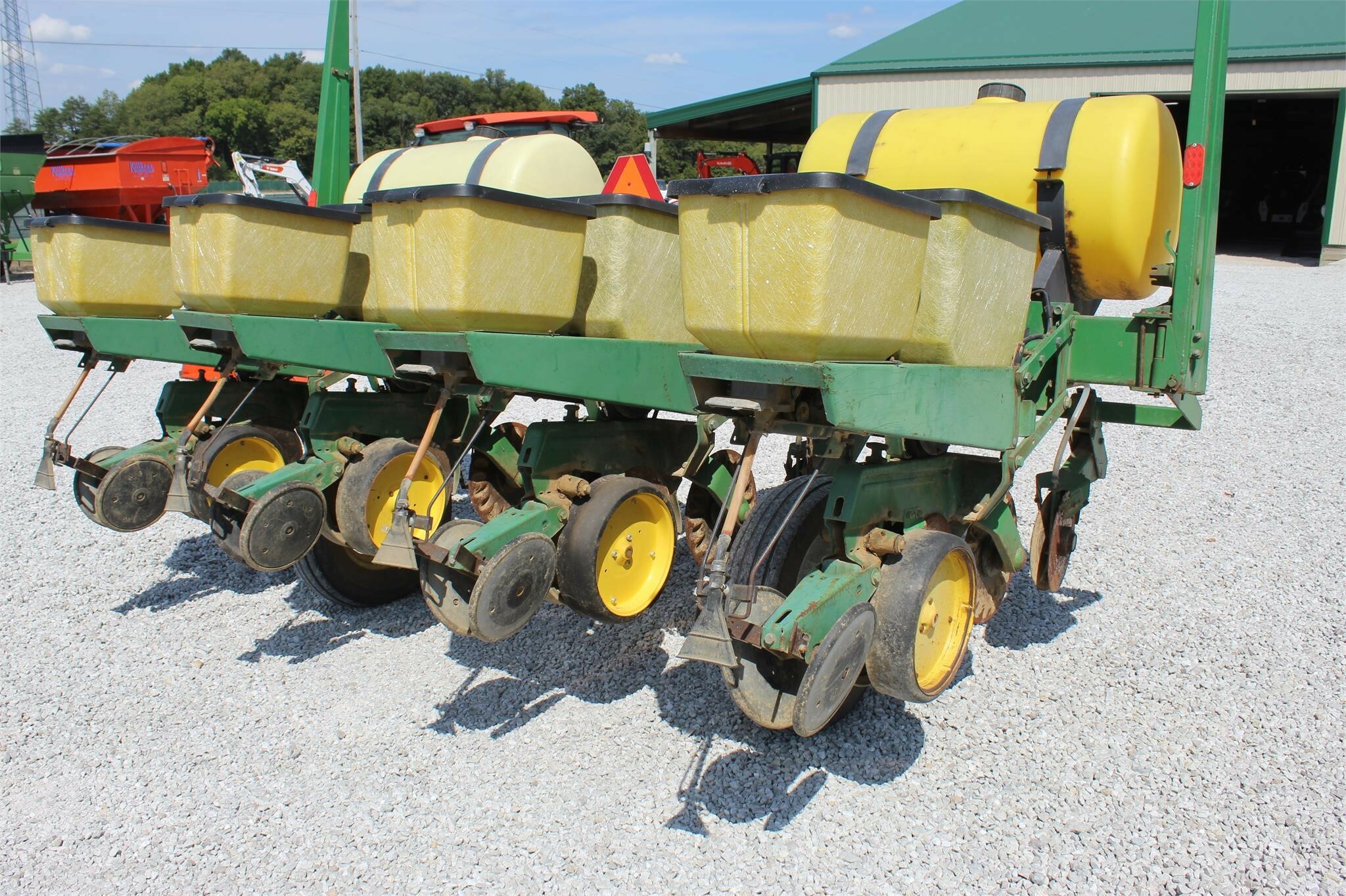 John Deere 7000 Planter 5,450 Machinery Pete