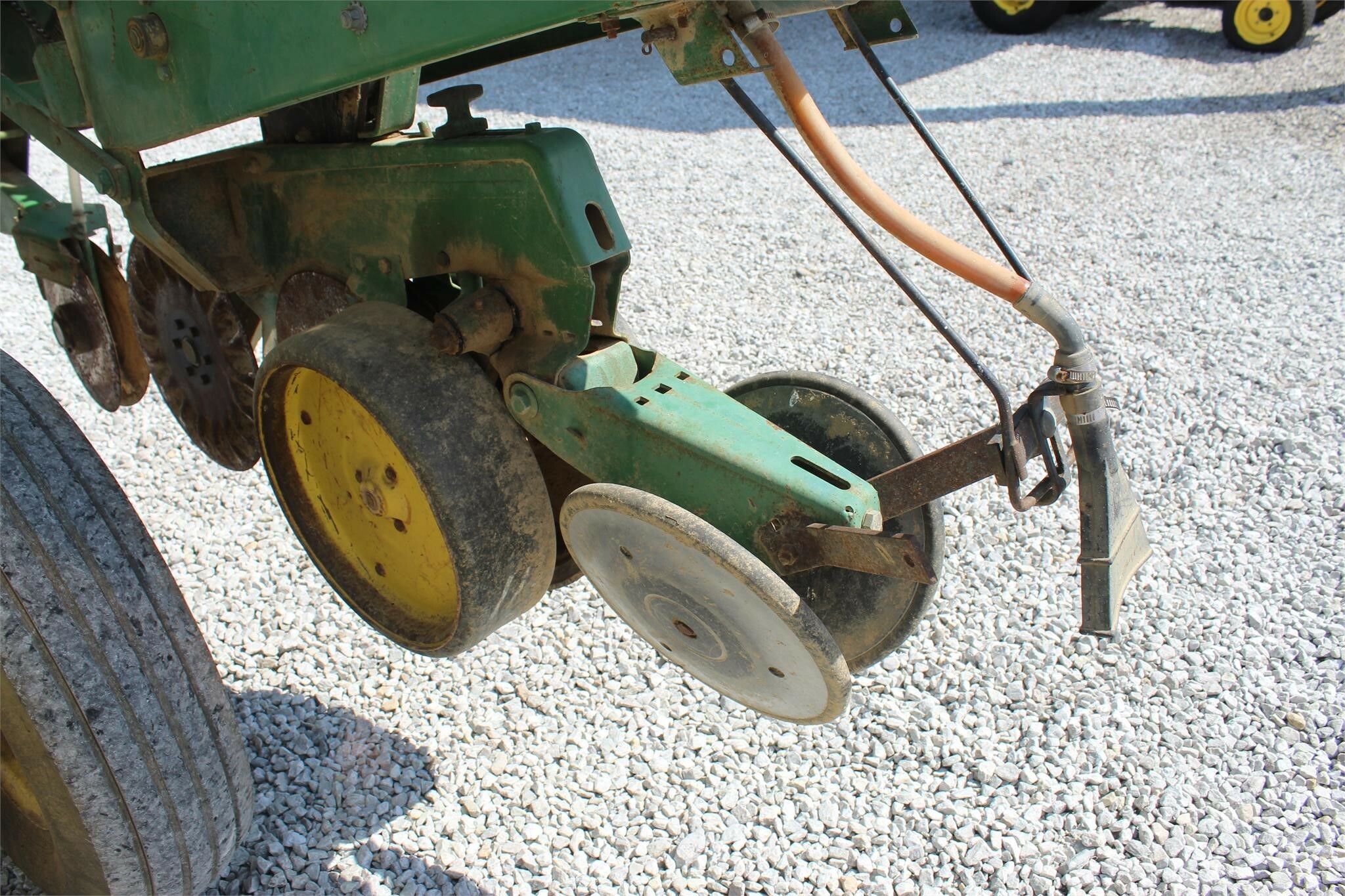 John Deere 7000 Planter 5,450 Machinery Pete