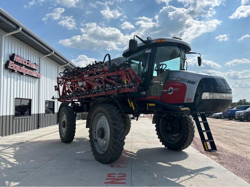 2017 Case IH Patriot 4440 SelfPropelled Sprayer 231,200 Machinery