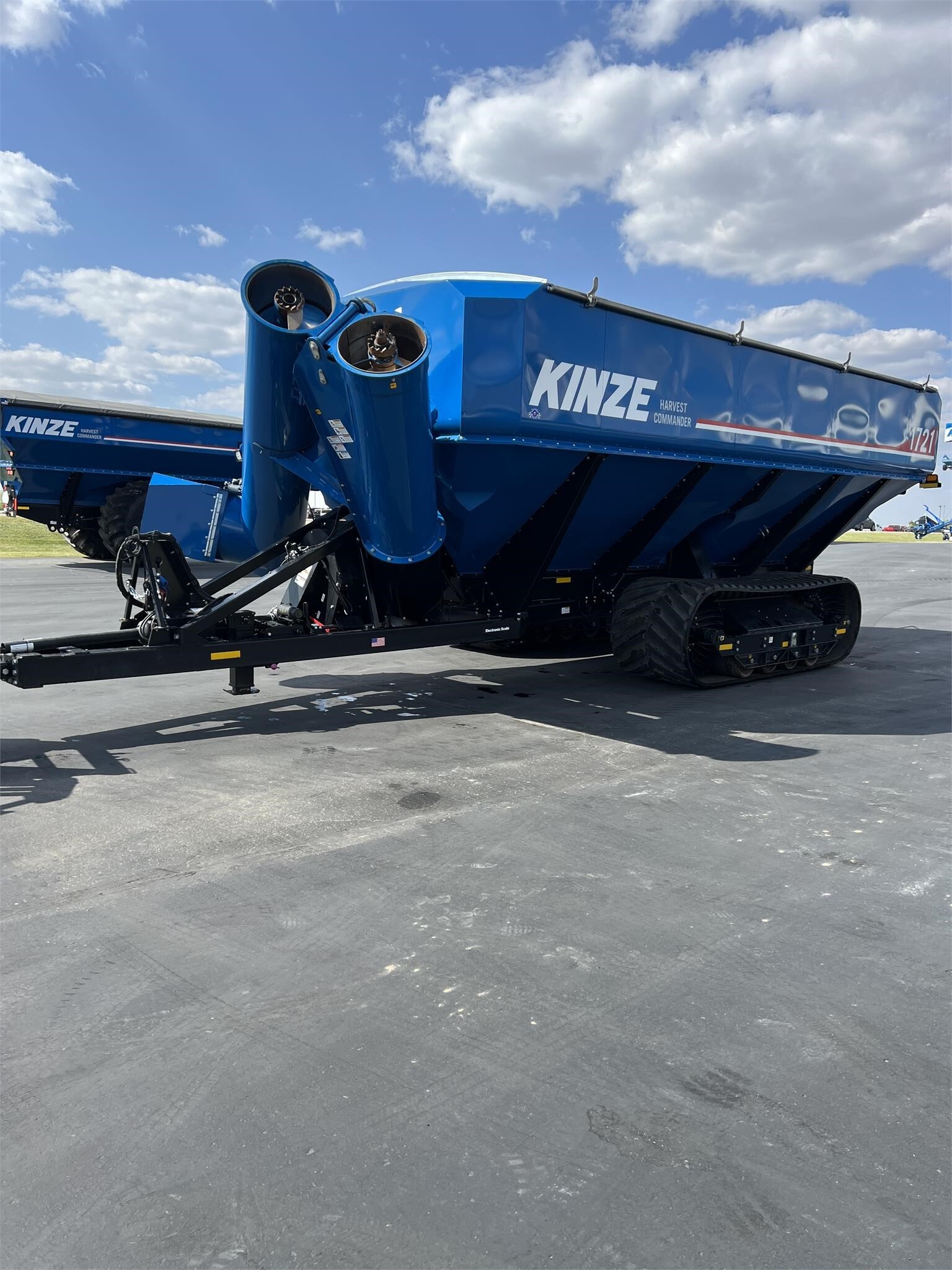 2022 Kinze 1721 Grain Cart