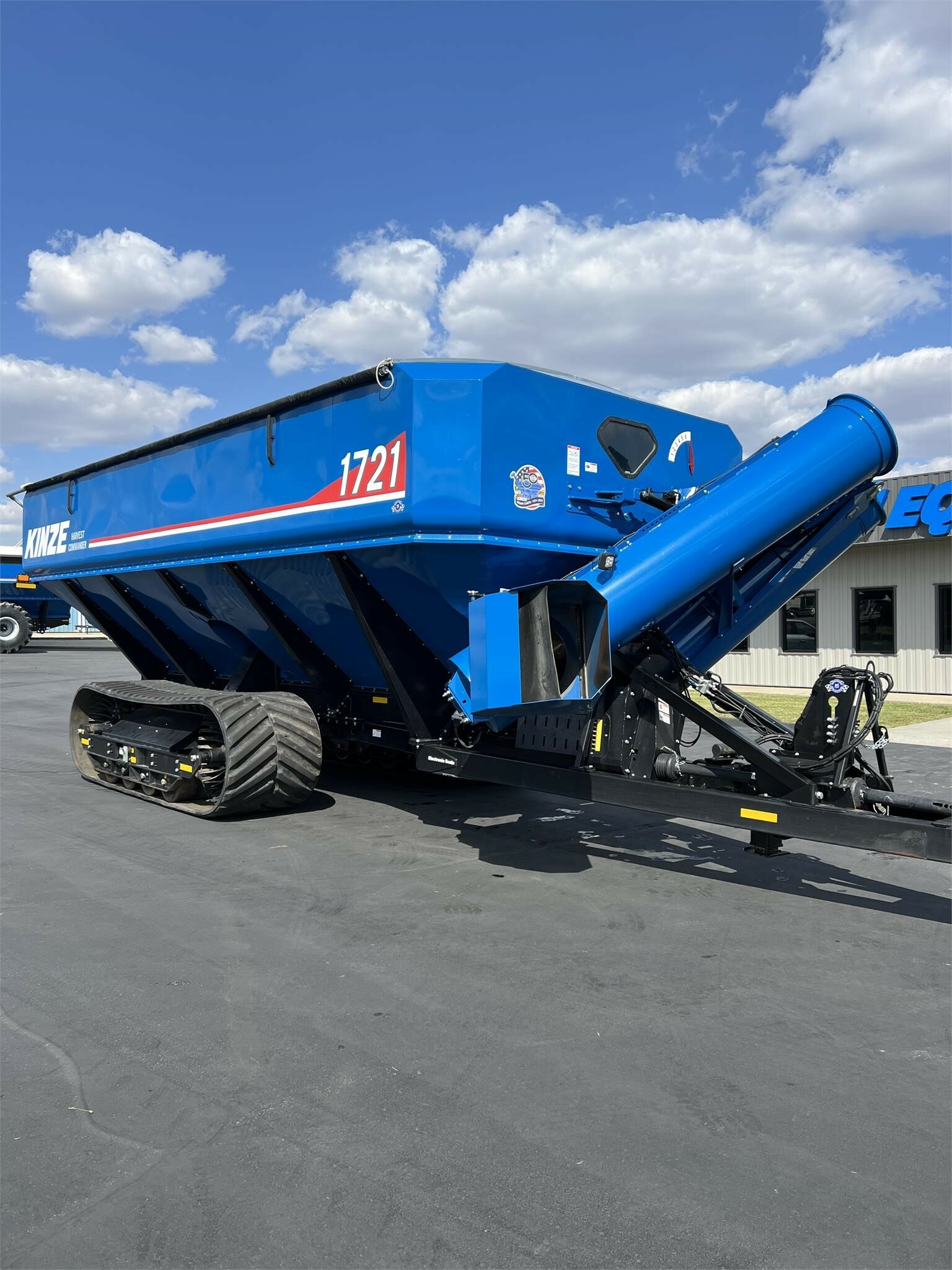 2022 Kinze 1721 Grain Cart