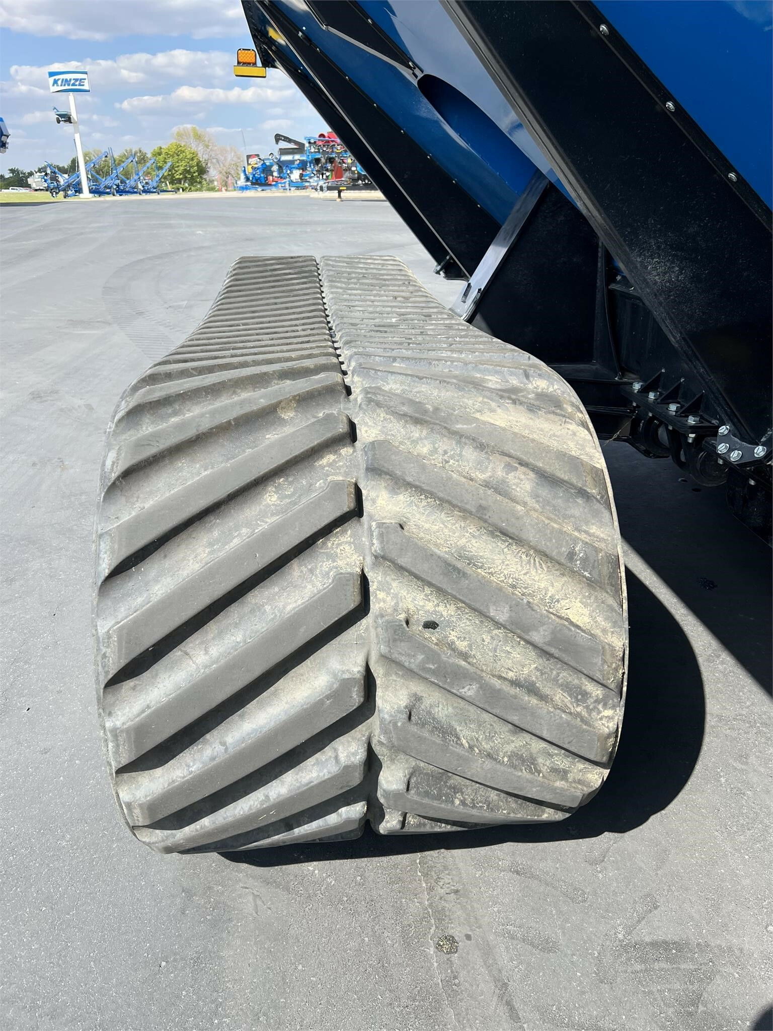 2022 Kinze 1721 Grain Cart