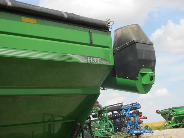 2009 Brent 1194 Grain Cart