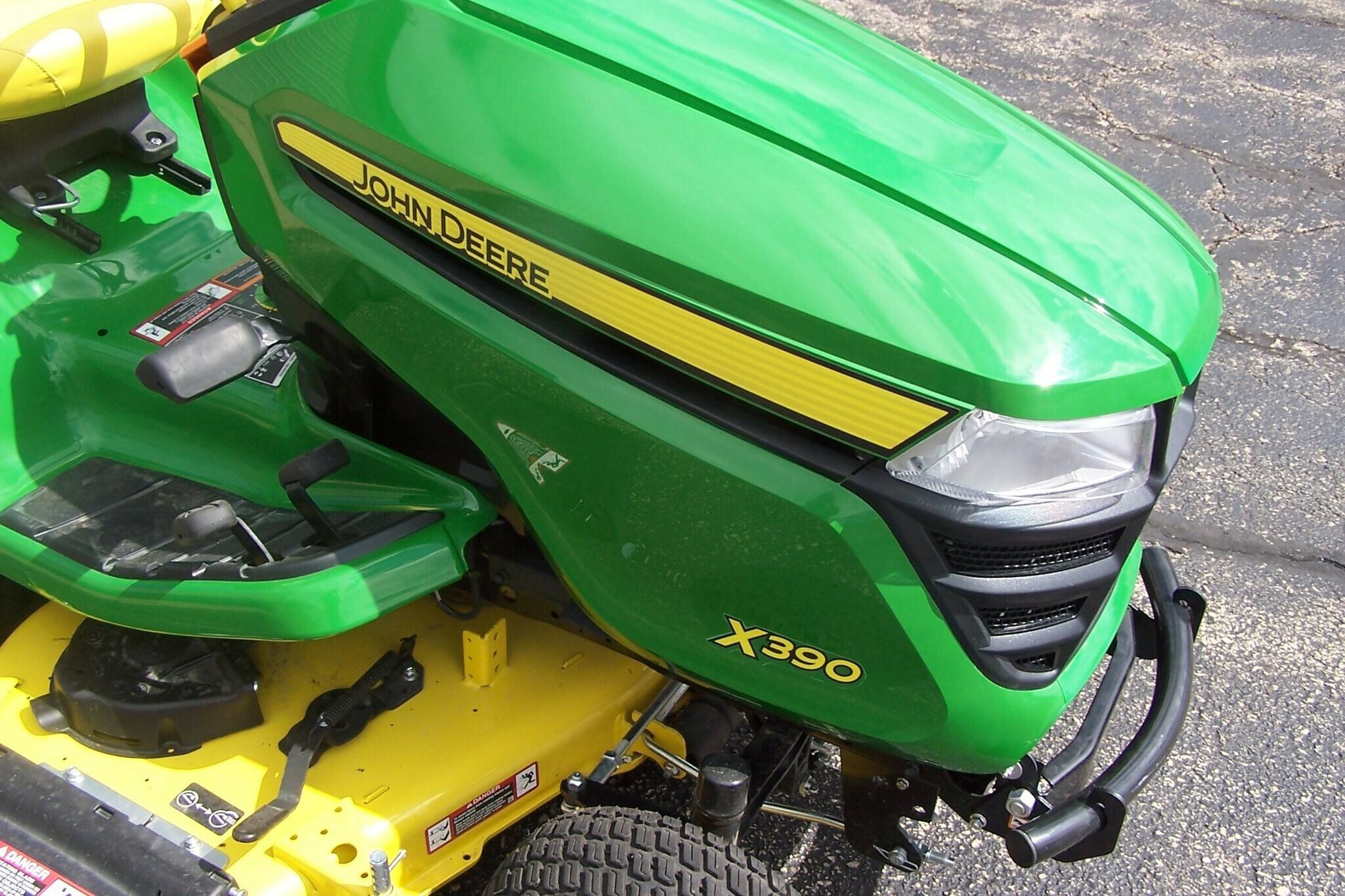 2021 John Deere X390 Lawn Mower 5,600 Machinery Pete