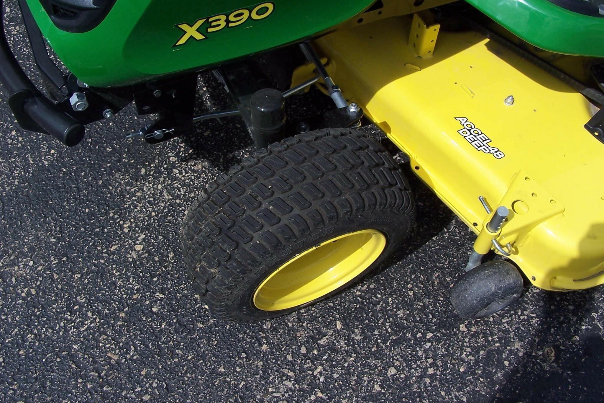 2021 John Deere X390 Lawn Mower 5,600 Machinery Pete