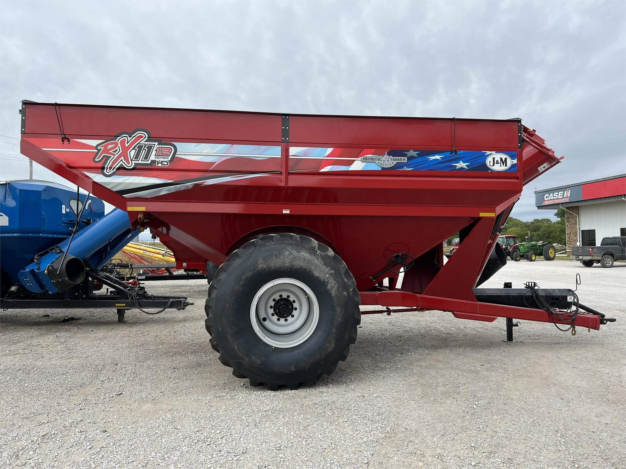 2023 J&M 1112 Grain Cart