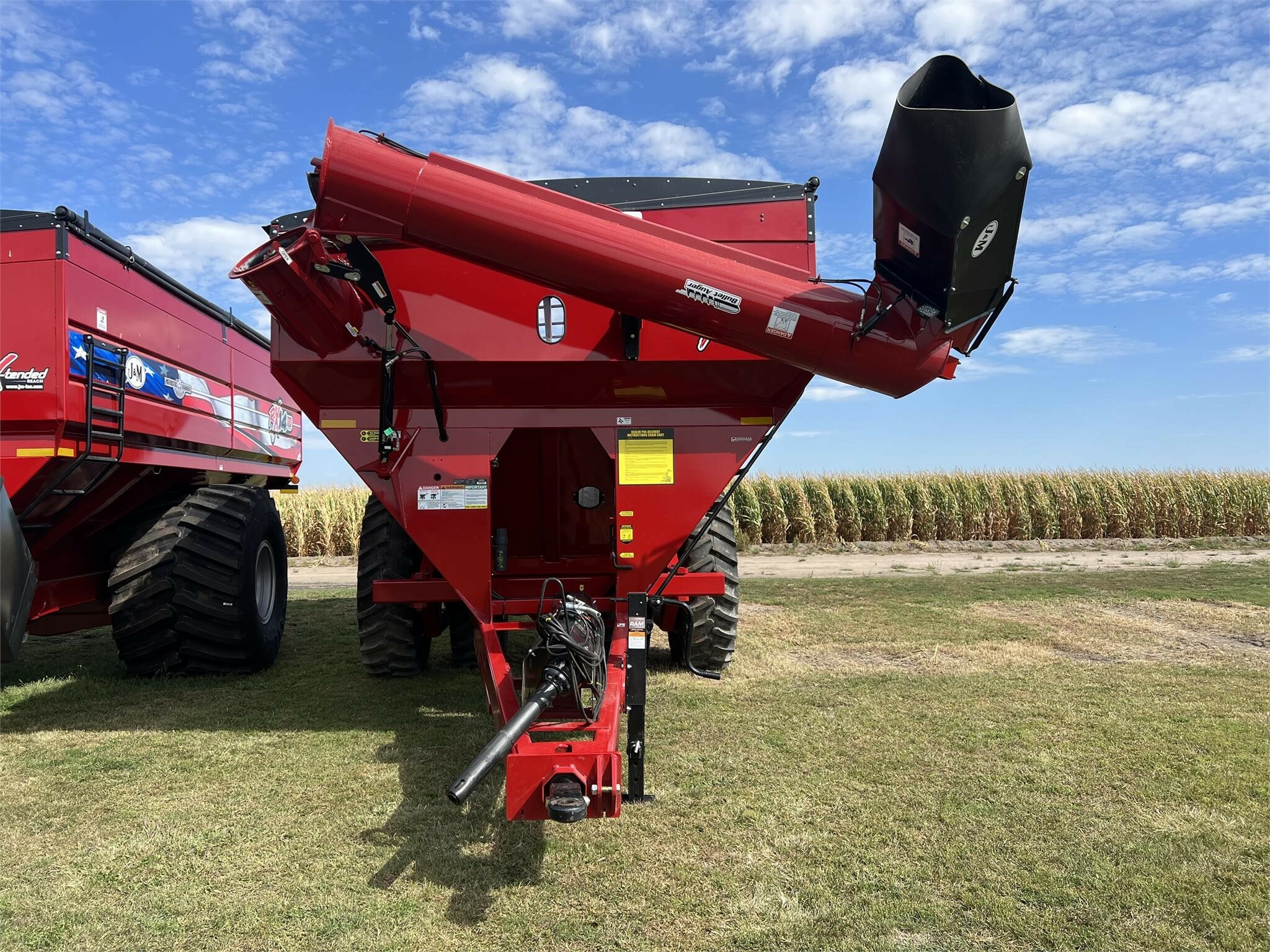 2023 J&M 1150-20D Grain Cart