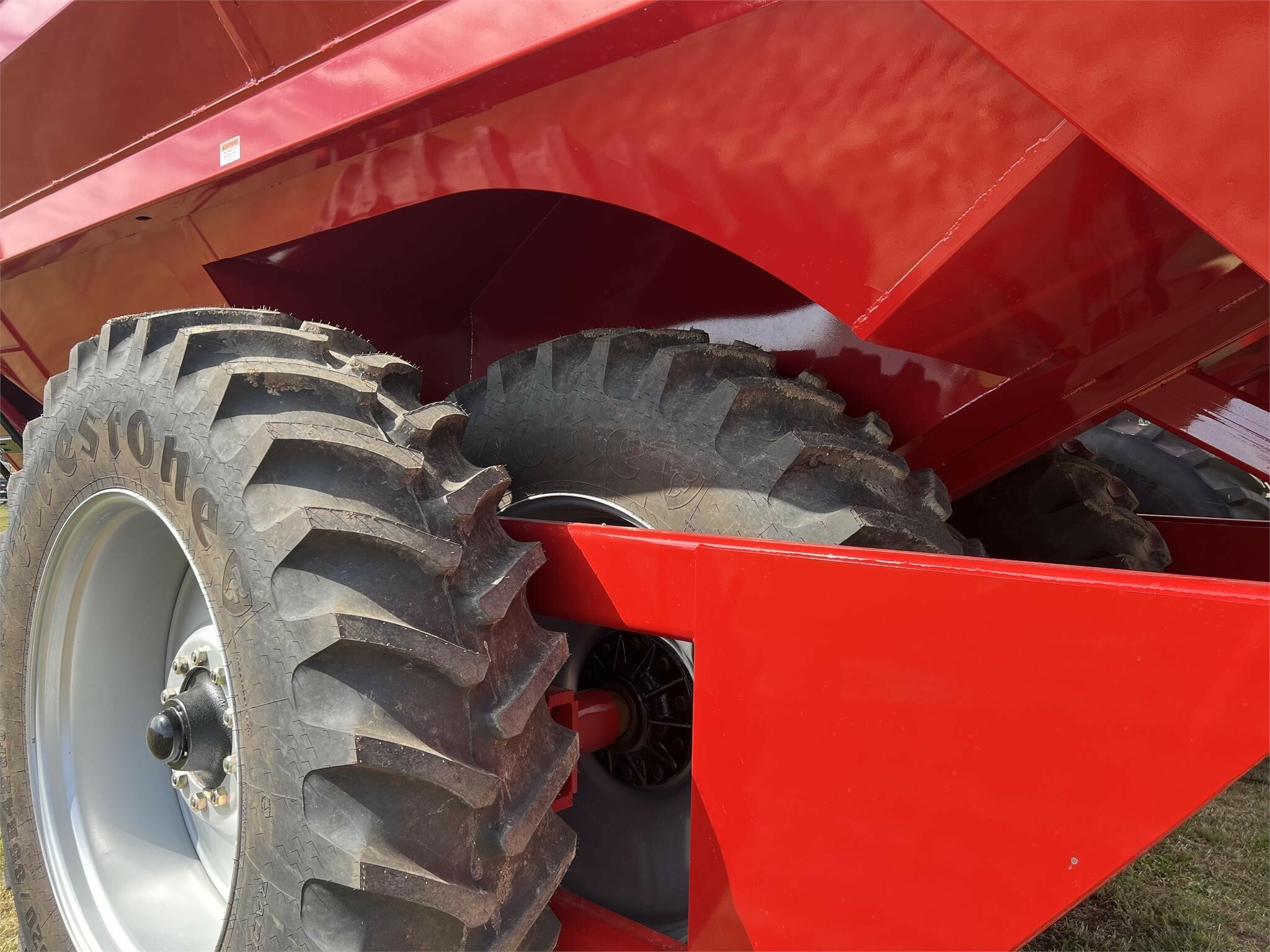 2023 J&M 1150-20D Grain Cart
