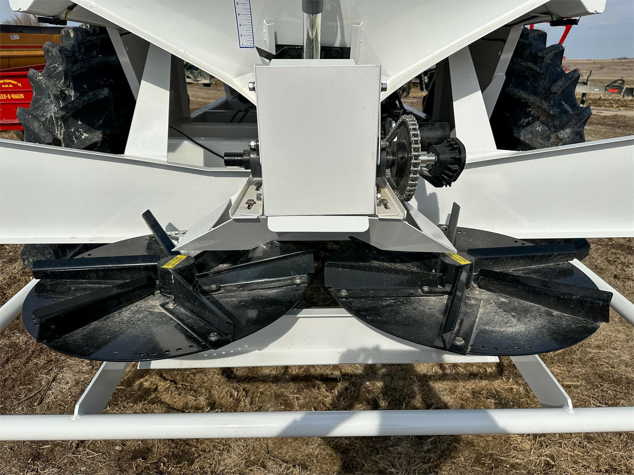 2026 Dalton Ag Products MOBILITY 1200WS Pull-Type Fertilizer Spreader