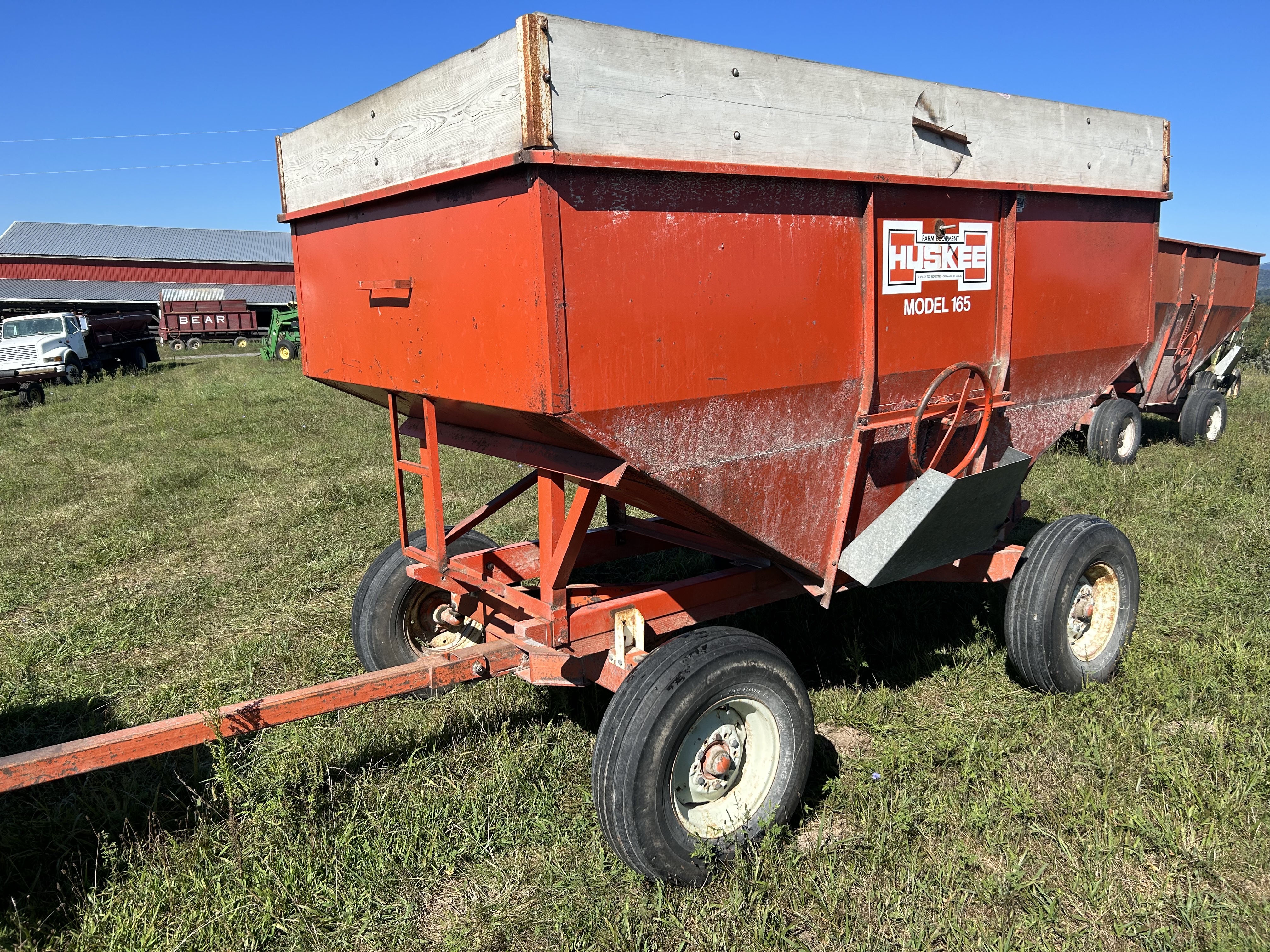  Huskee 165 Gravity Wagon