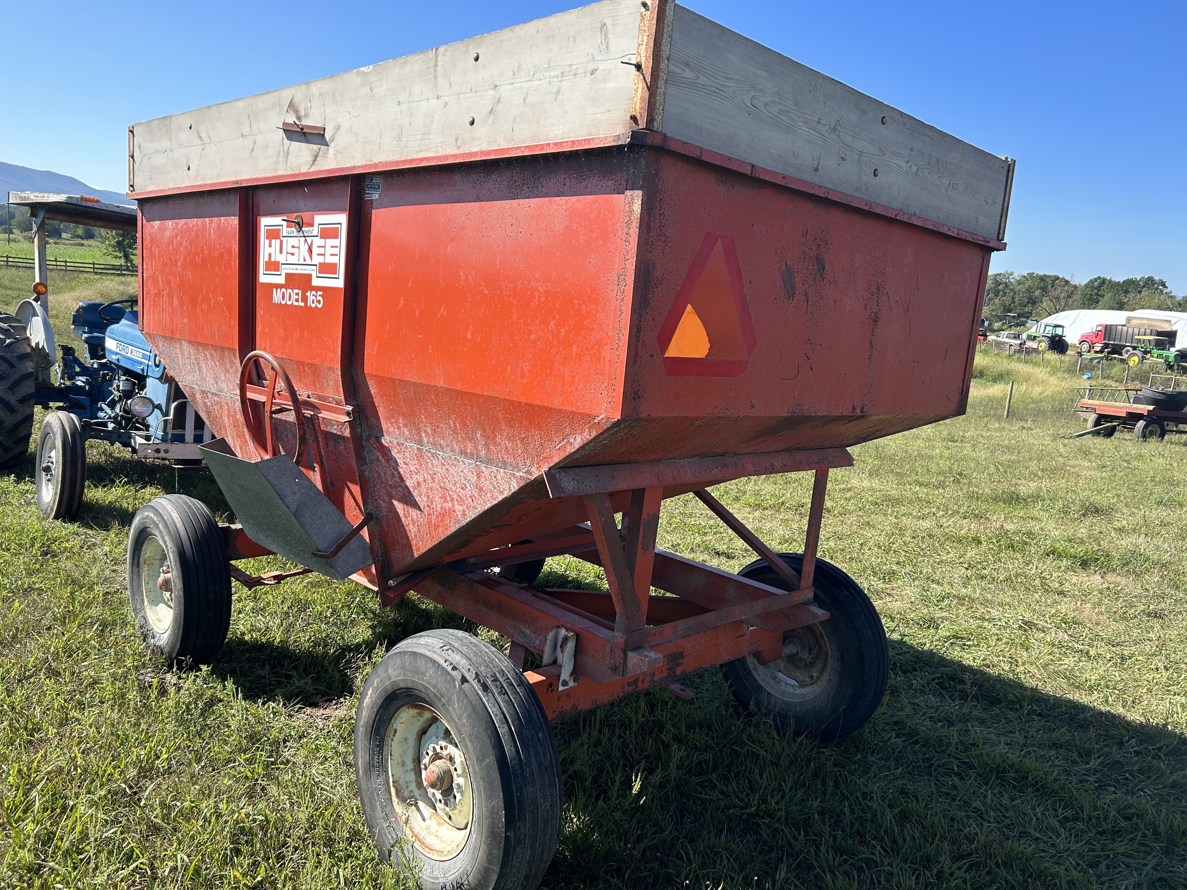  Huskee 165 Gravity Wagon