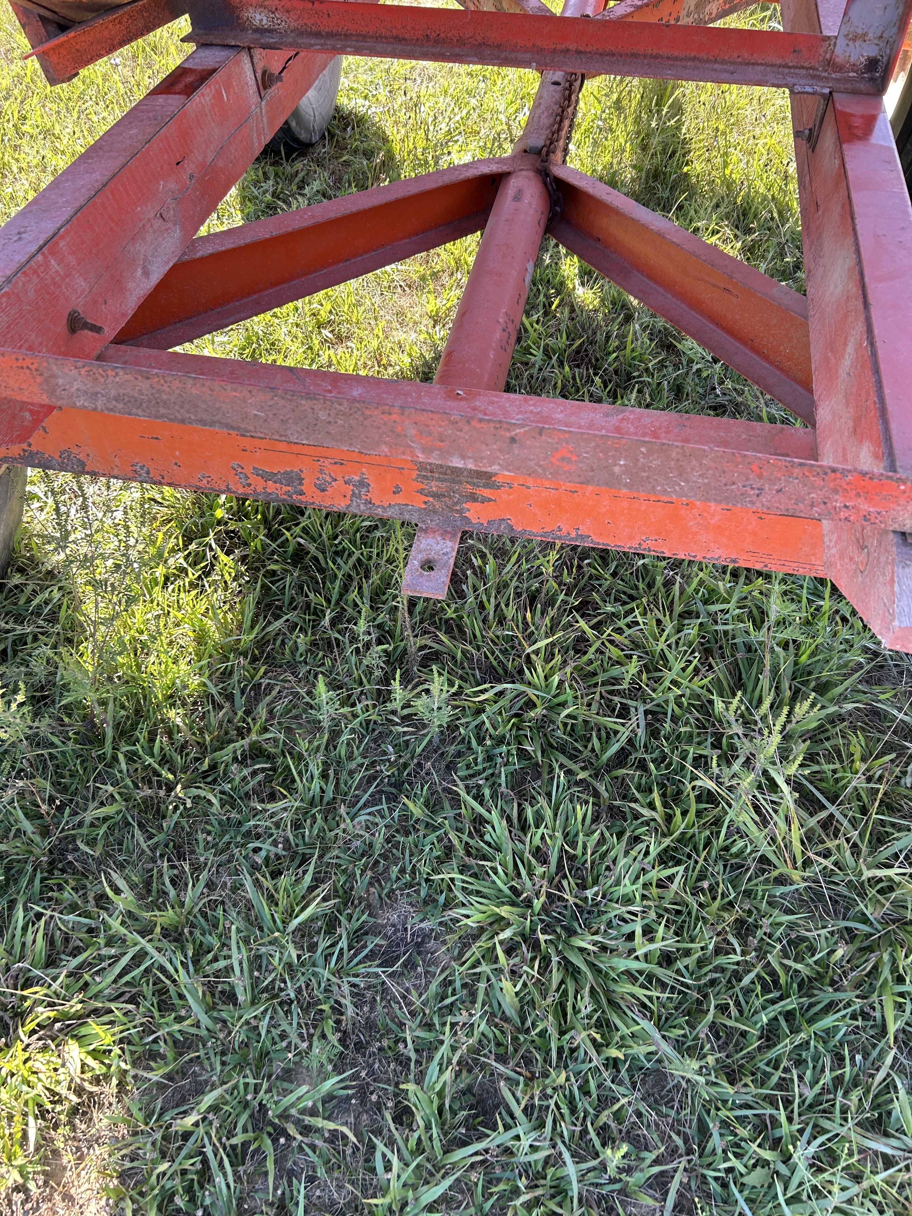  Huskee 165 Gravity Wagon
